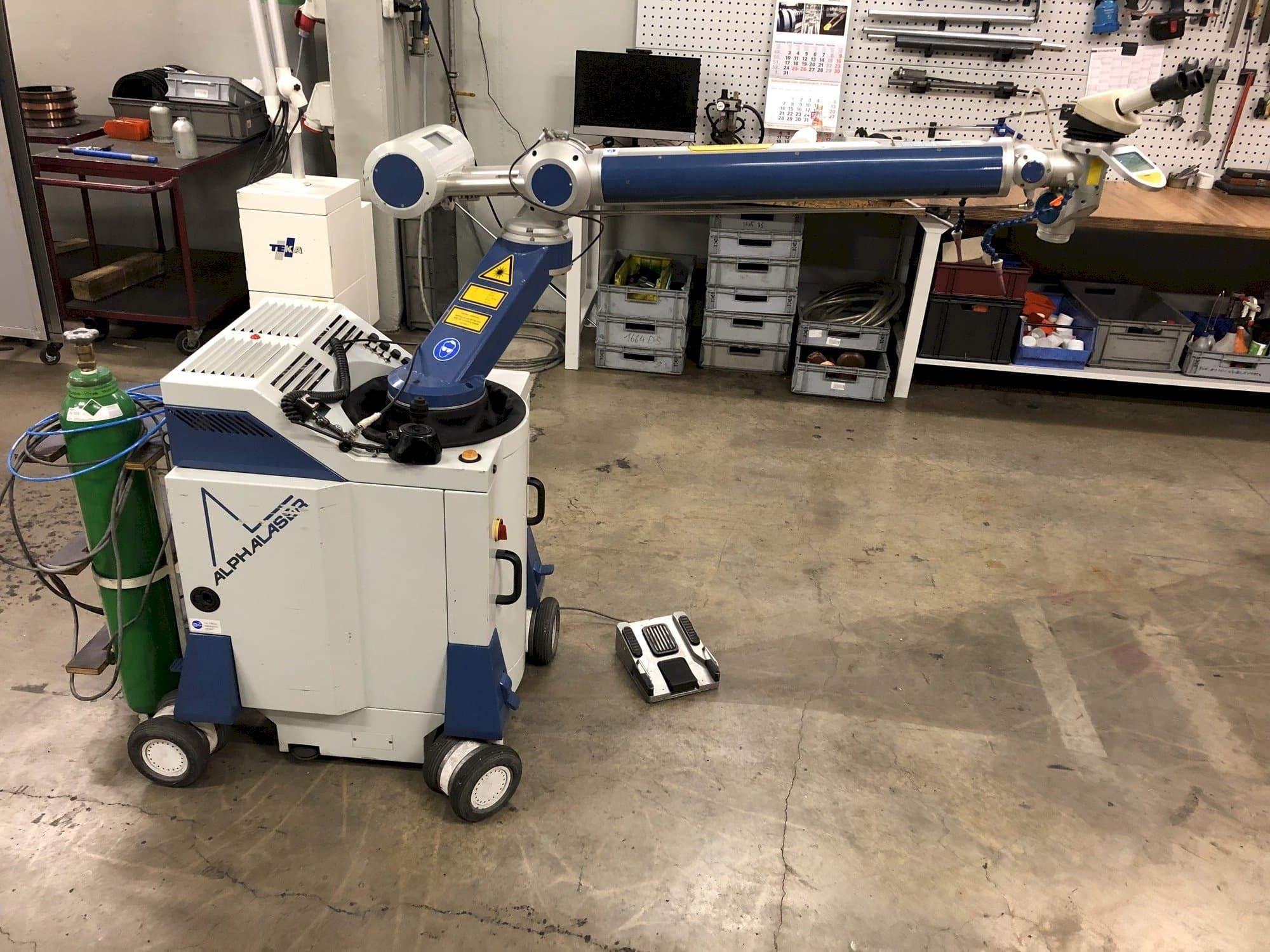 Mašīnas ALPHA LASER ALM 200 skats  no kreisās puses