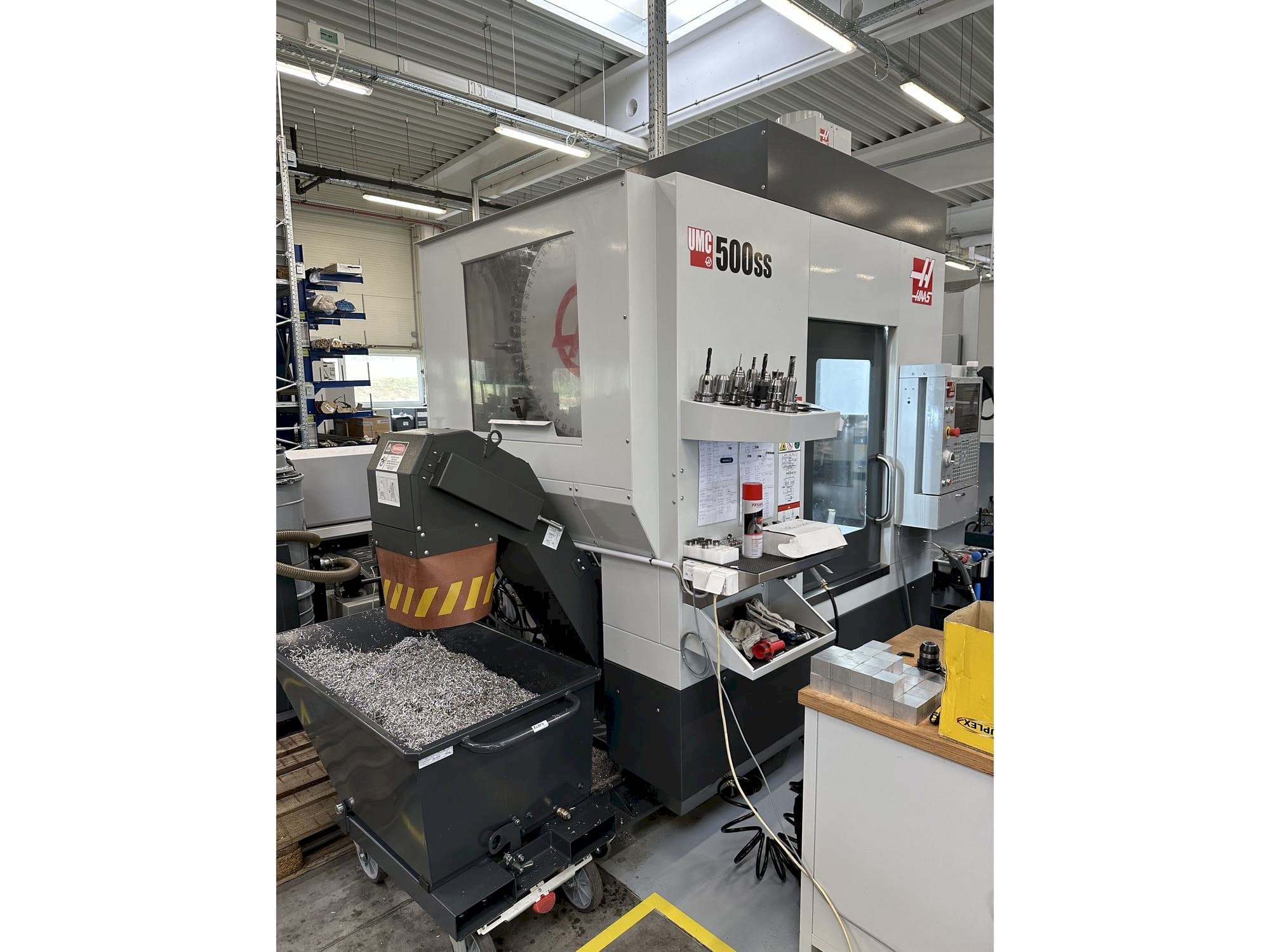 Mašīnas HAAS UMC-500SS  pretskats