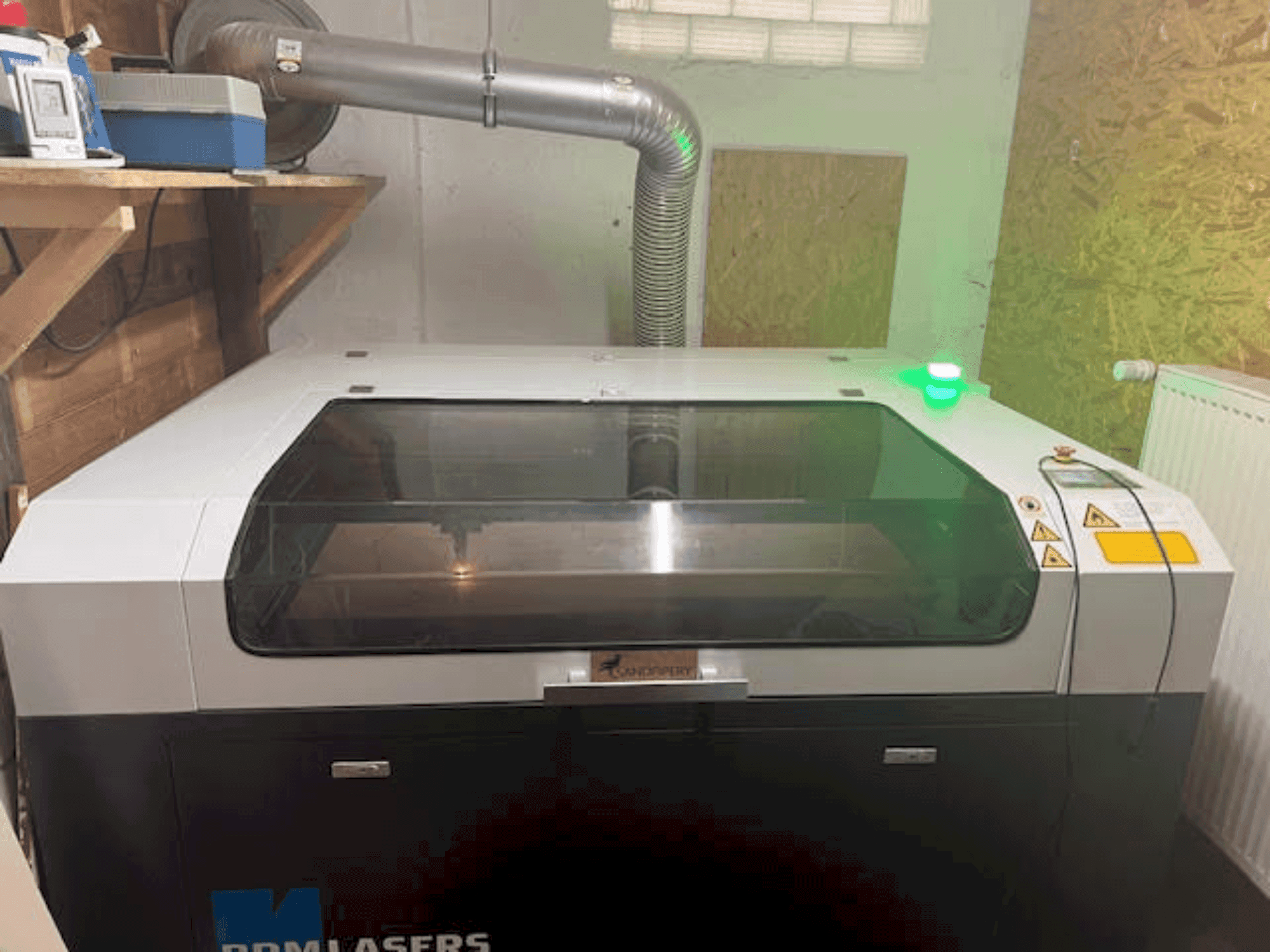 Mašīnas BRM Lasers 90130 - 100 Watt CO2  pretskats