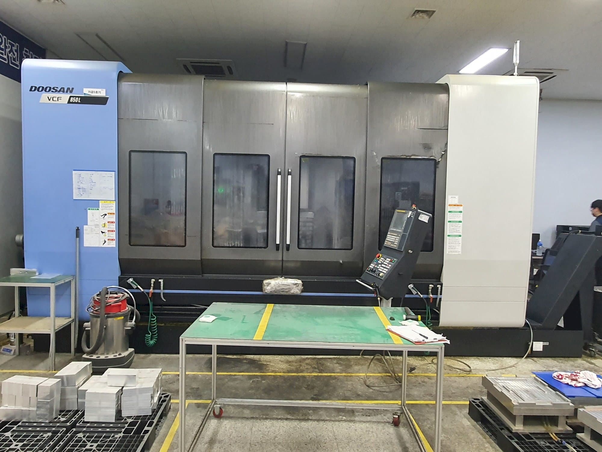 Mašīnas Doosan VCF850L  pretskats