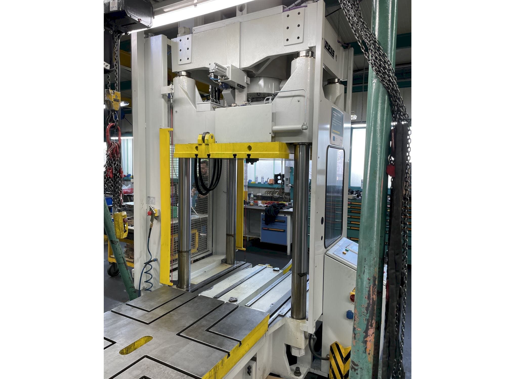 Mašīnas Reis TUS 100  pretskats