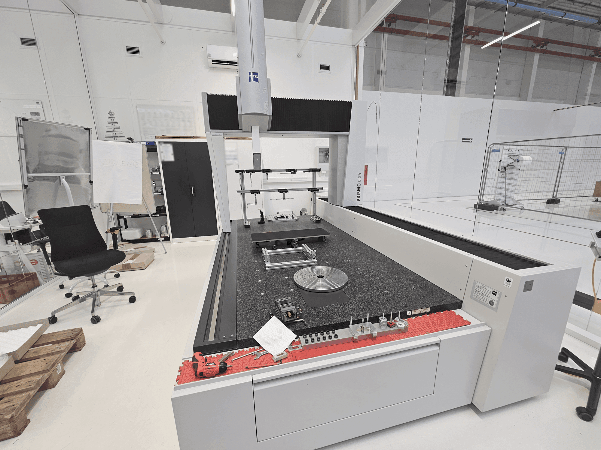 Mašīnas ZEISS PRISMO 12/24/10 ultra  pretskats