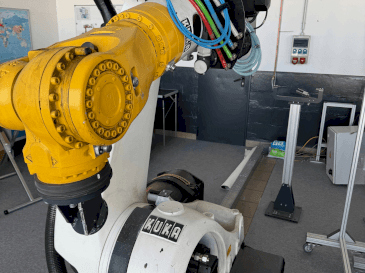 Mašīnas KUKA KR210 2000-2  pretskats