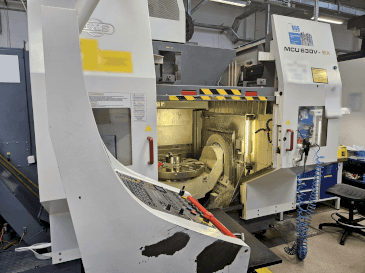 Mašīnas KOVOSVIT MAS MCU 630V-5X  sānskats