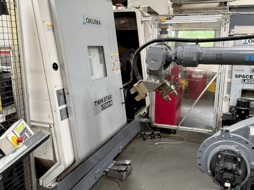 Mašīnas Okuma Twinstar LT300-M pretskats