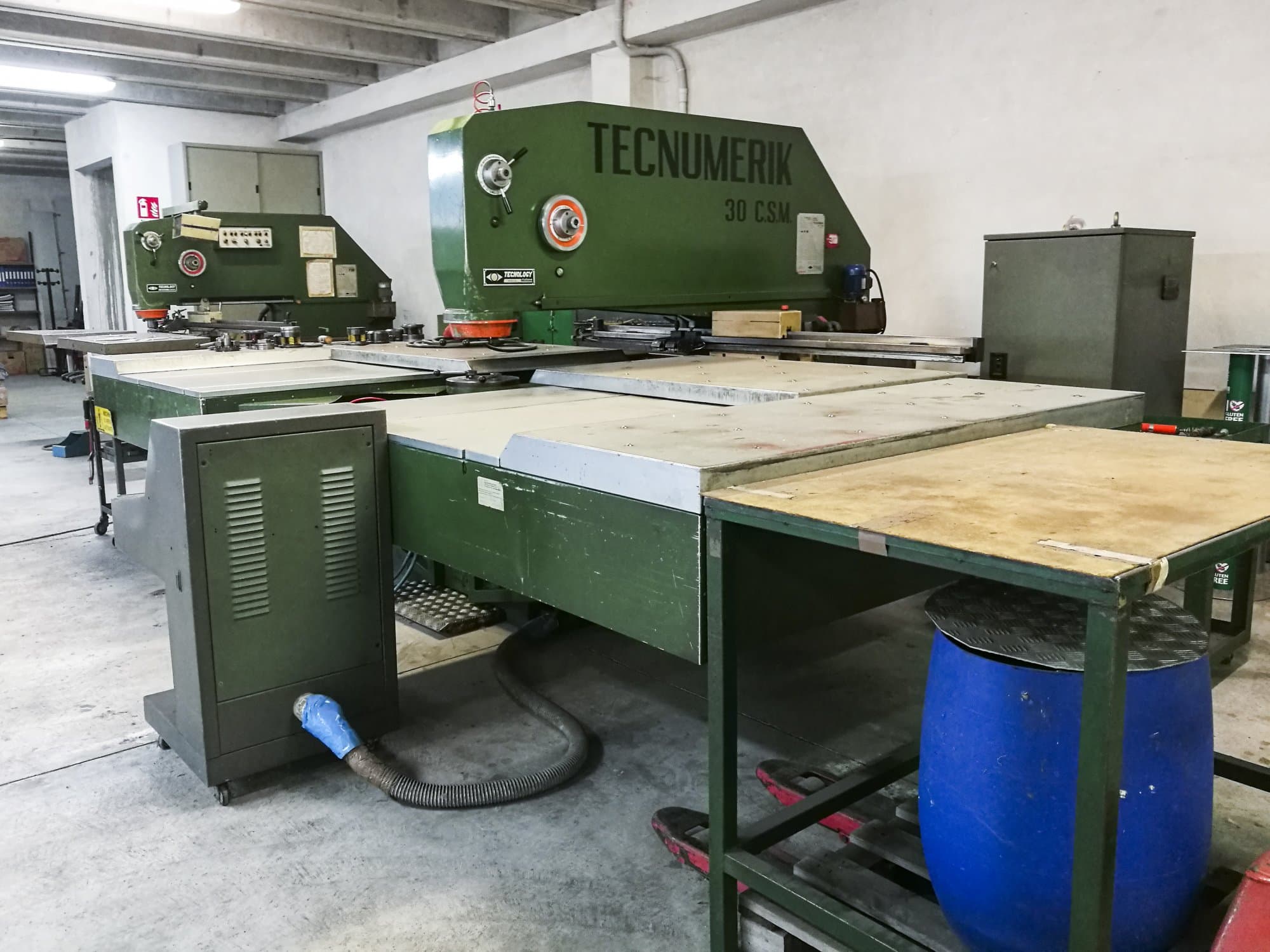 Mašīnas Tecnology Tecnumerik 30 C.S.M. skats  no labās puses