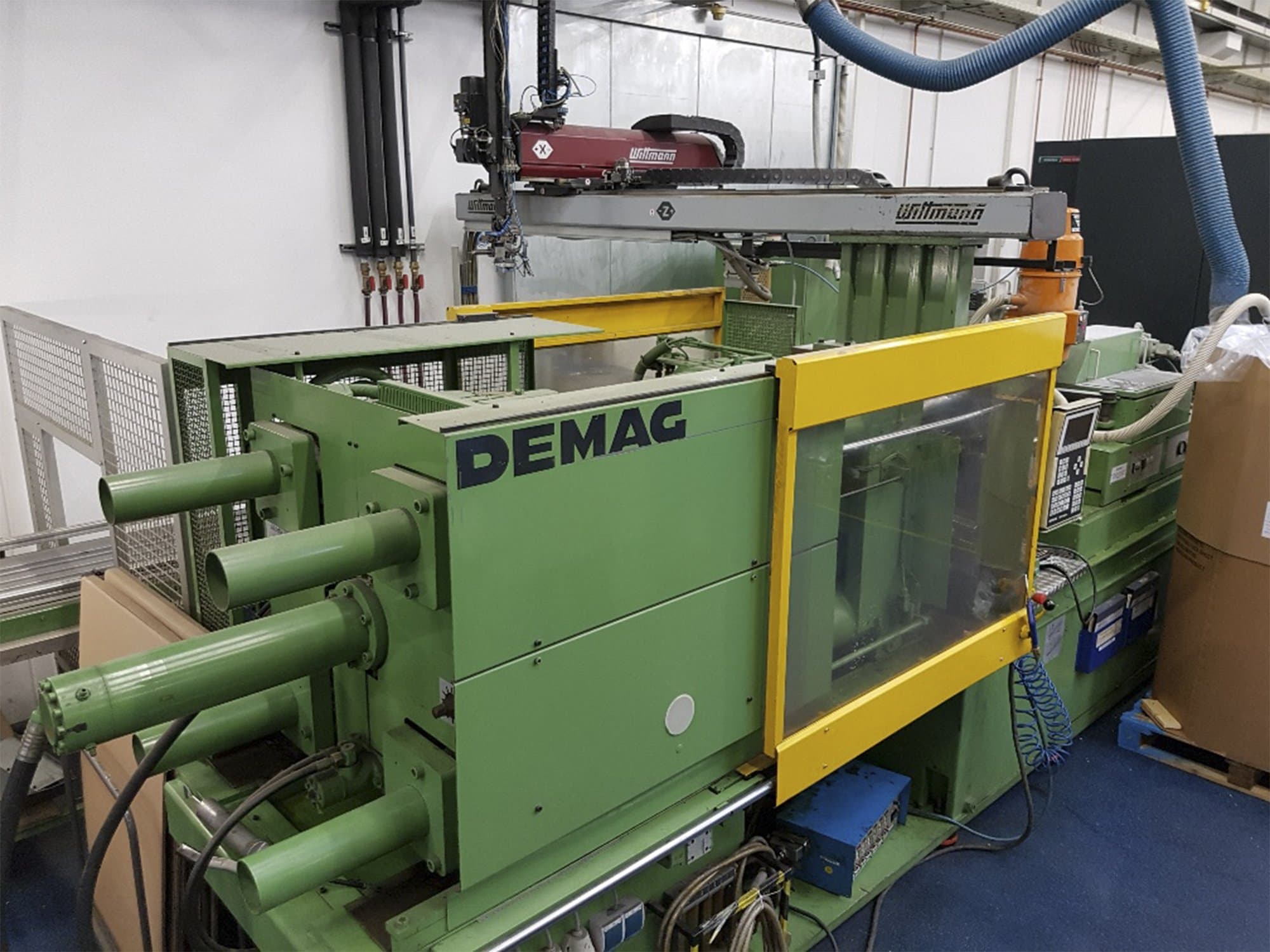 Mašīnas DEMAG D200-730 NCIII skats no kreisās puses