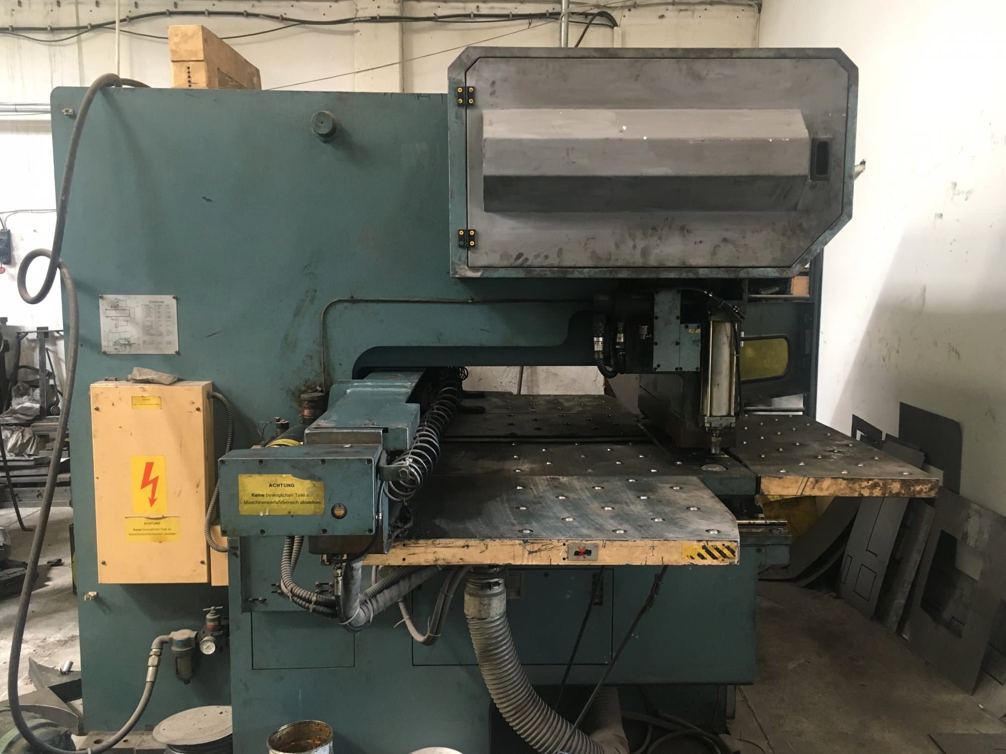 Mašīnas AMADA OCTO-334  pretskats