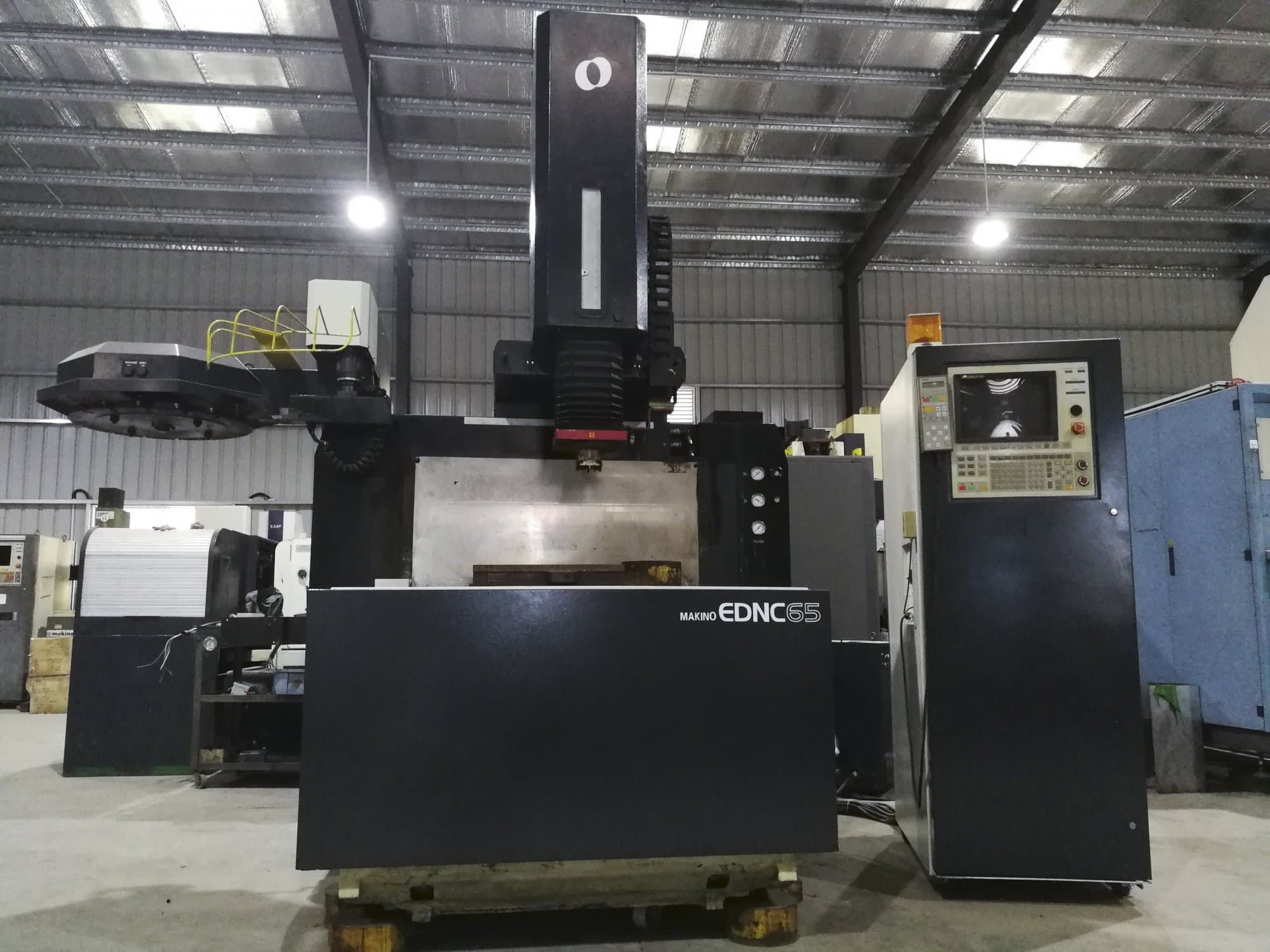 Mašīnas Makino EDNC65  pretskats