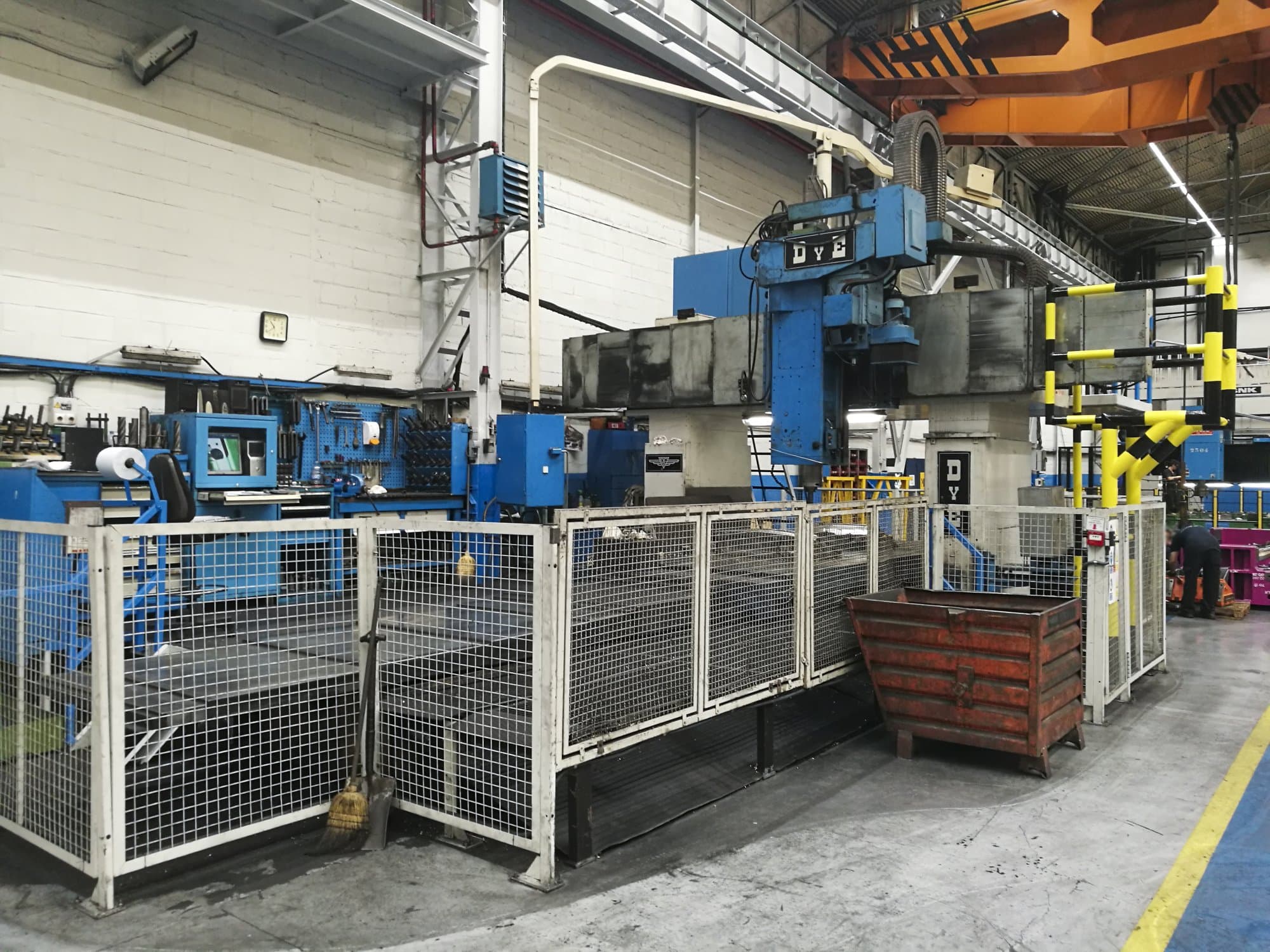 Mašīnas DYE FPF-2-N/C skats  no labās puses