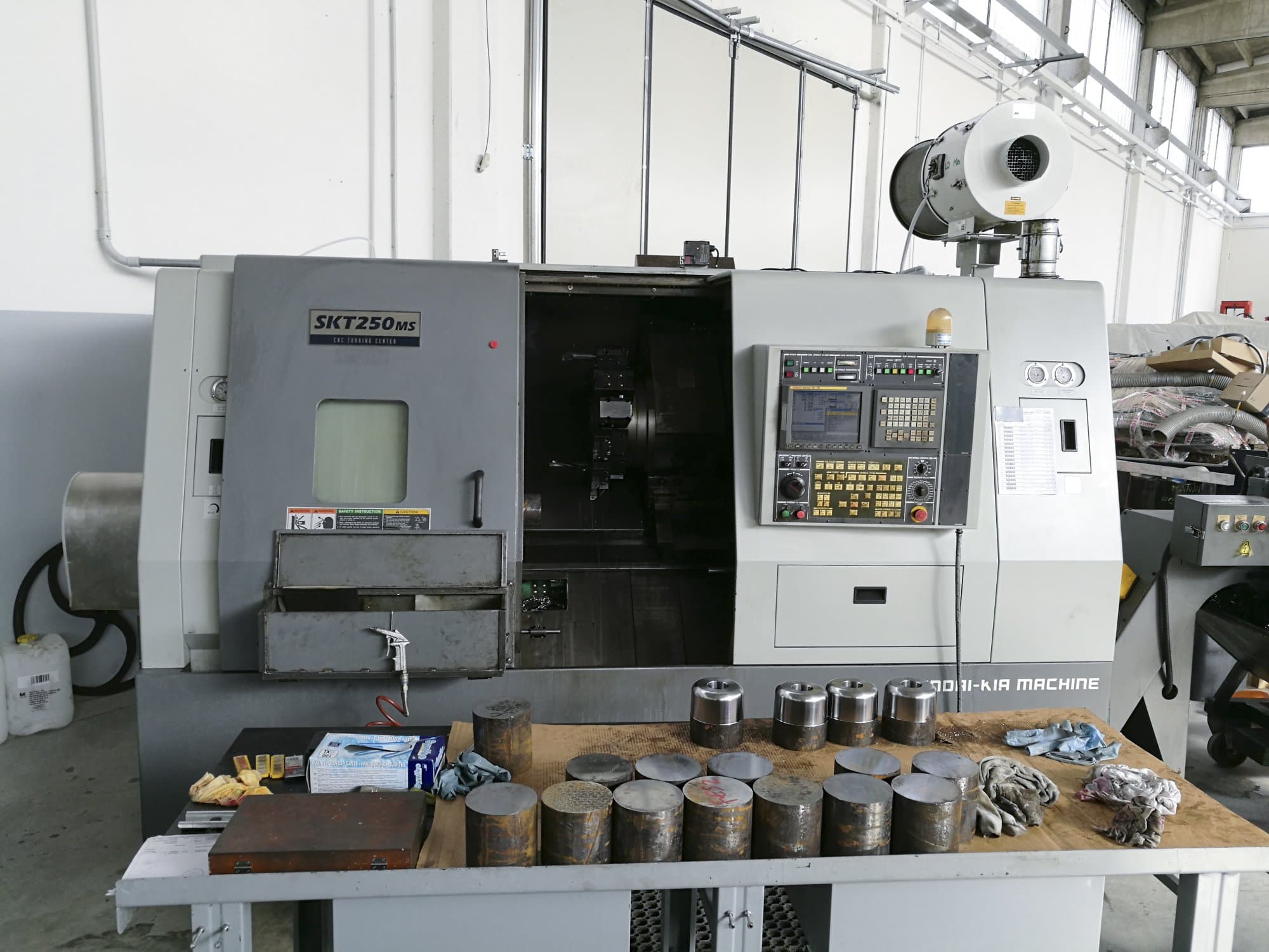 Mašīnas Hyundai Kia SKT 250 MS  pretskats