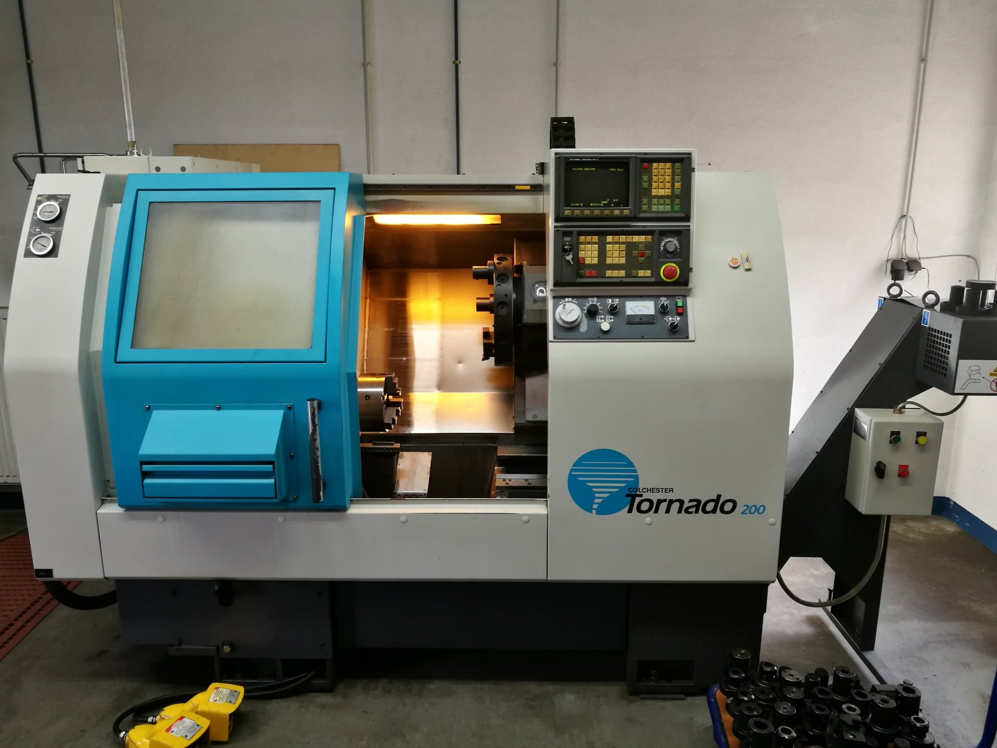 Mašīnas Colchester TORNADO 200  pretskats