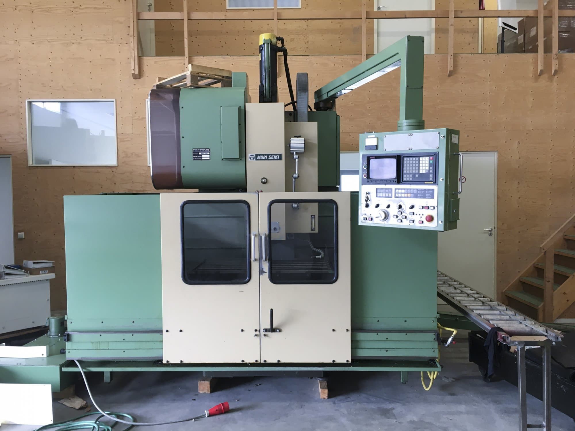 Mašīnas MORI SEIKI MV-45/40 pretskats