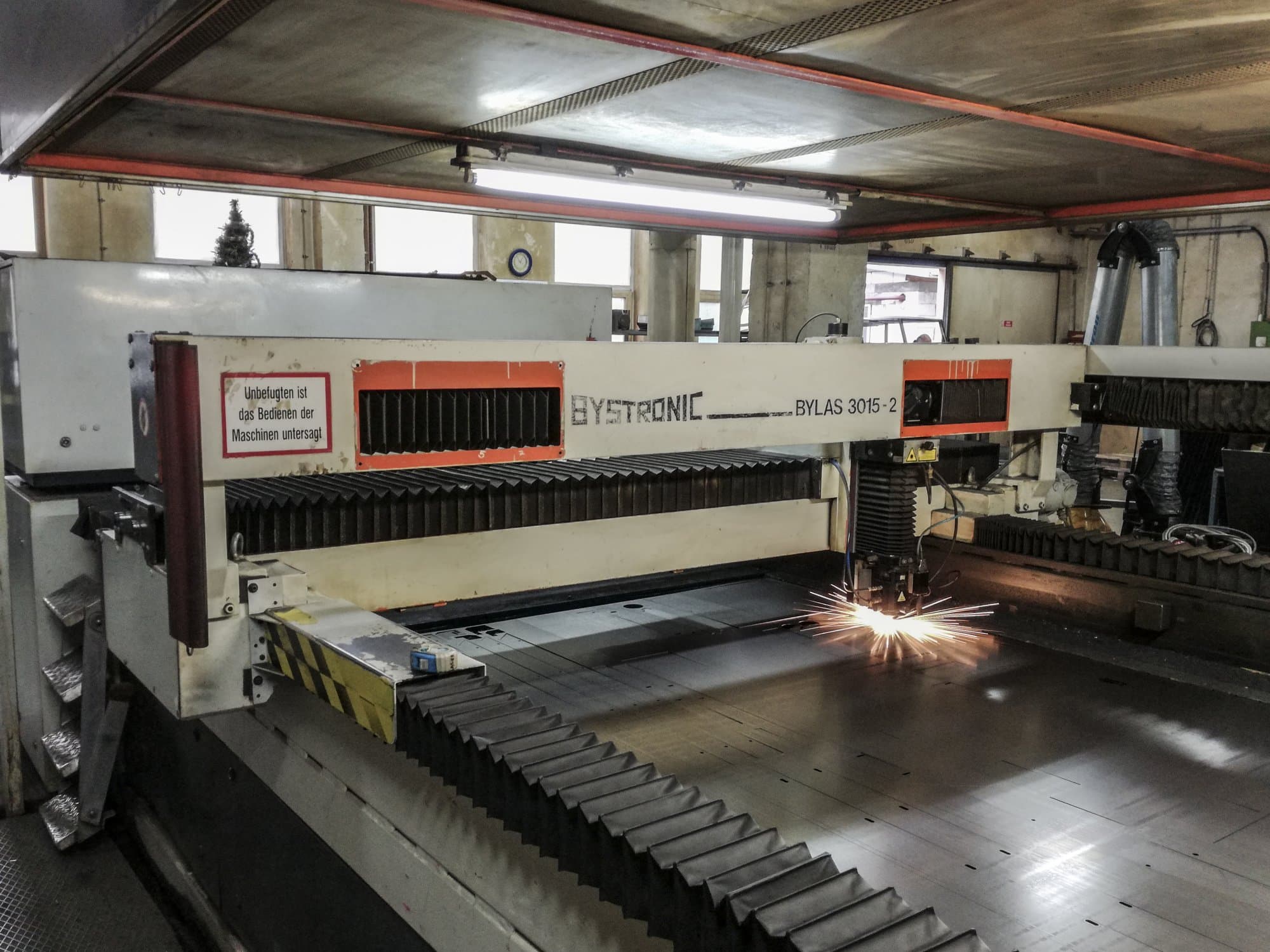 Mašīnas Bystronic Bylas 3015-2 skats  no kreisās puses