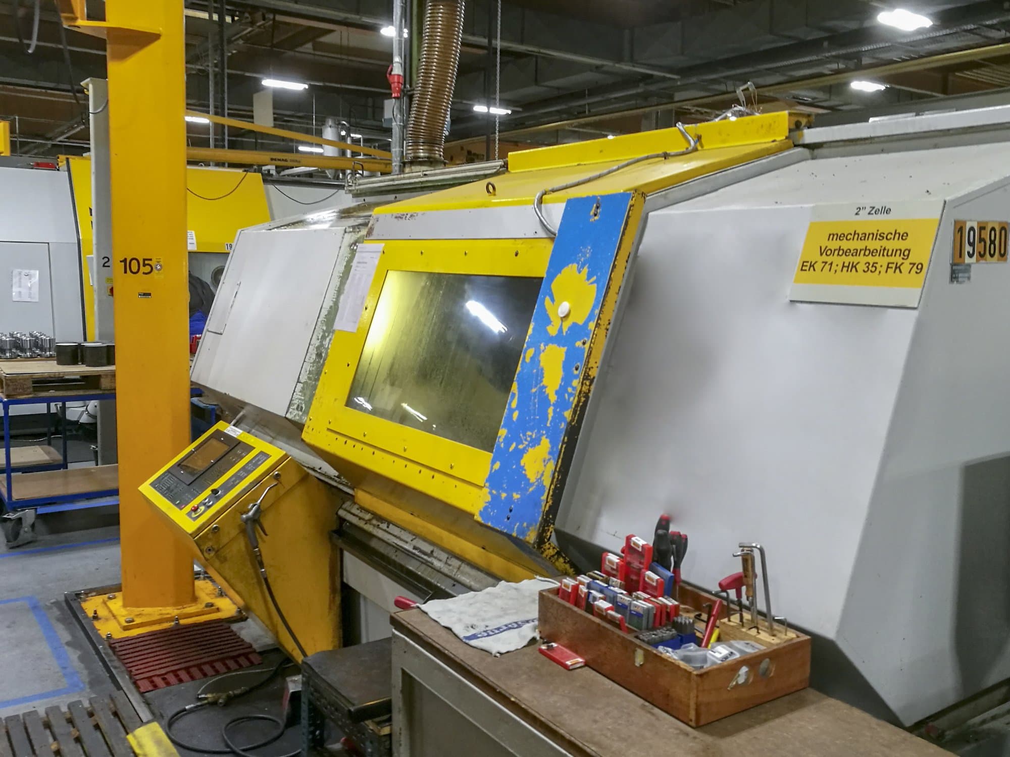 Mašīnas OERLIKON BOEHRINGER VDF 250 C-F skats  no labās puses