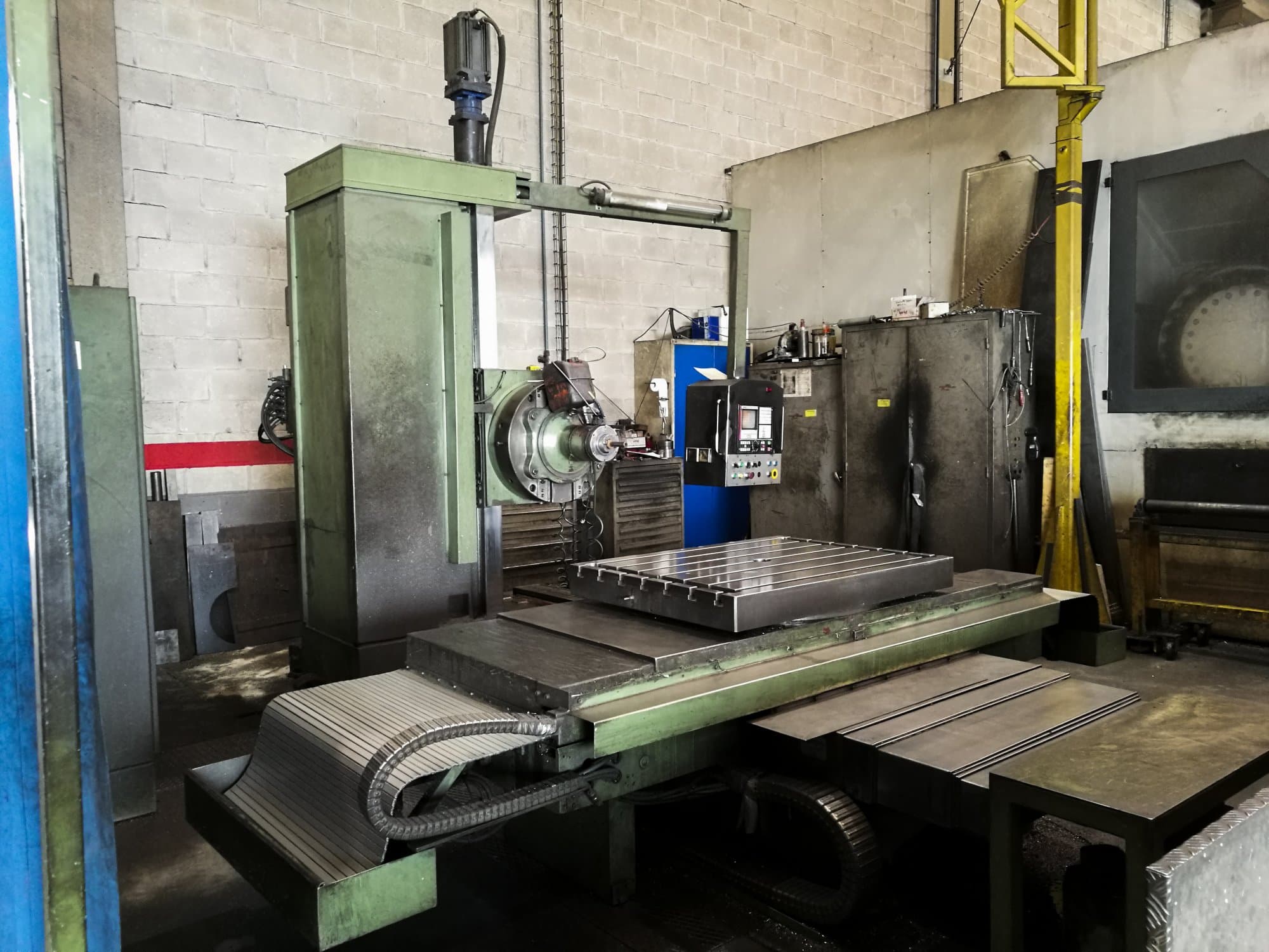 Mašīnas PEGARD AF8 skats  no kreisās puses