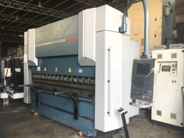 Mašīnas Durma AD-S 30100 skats  no labās puses