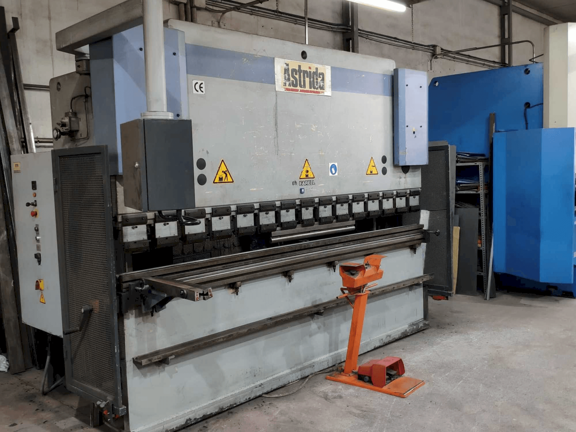 Mašīnas Astrida APH 3106-120 pretskats