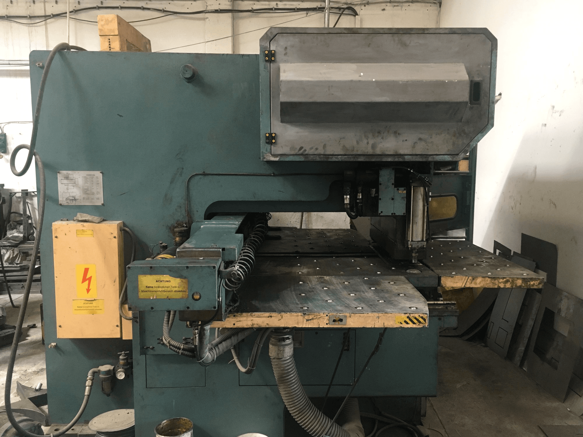 Mašīnas AMADA OCTO-334 pretskats