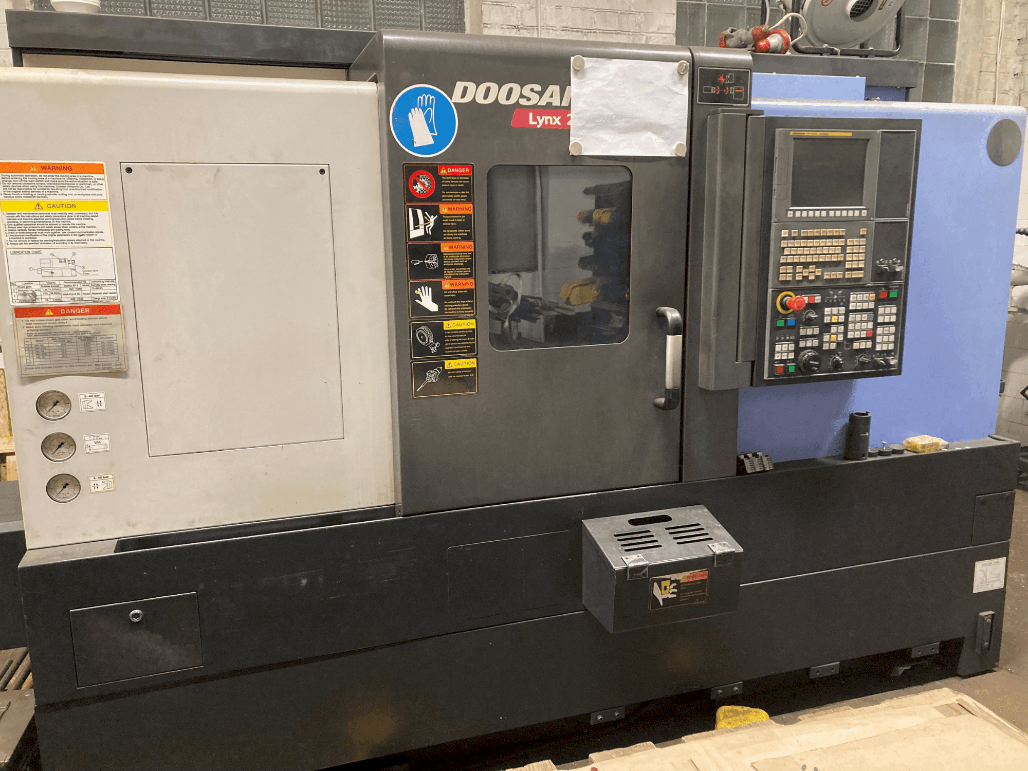 Mašīnas DOOSAN LYNX220LSYA pretskats