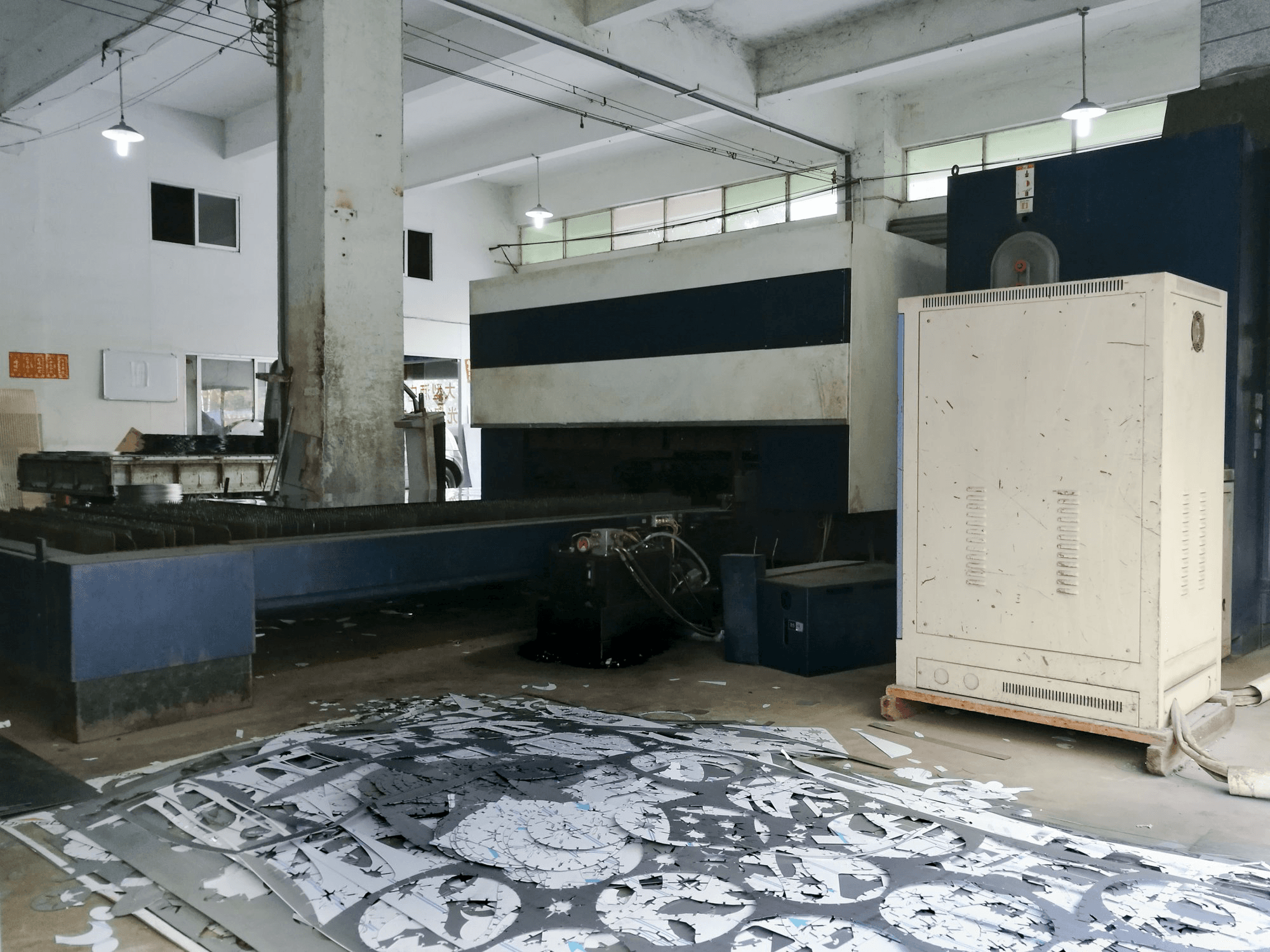 Mašīnas Trumpf TruLaser 3030 skats no labās puses