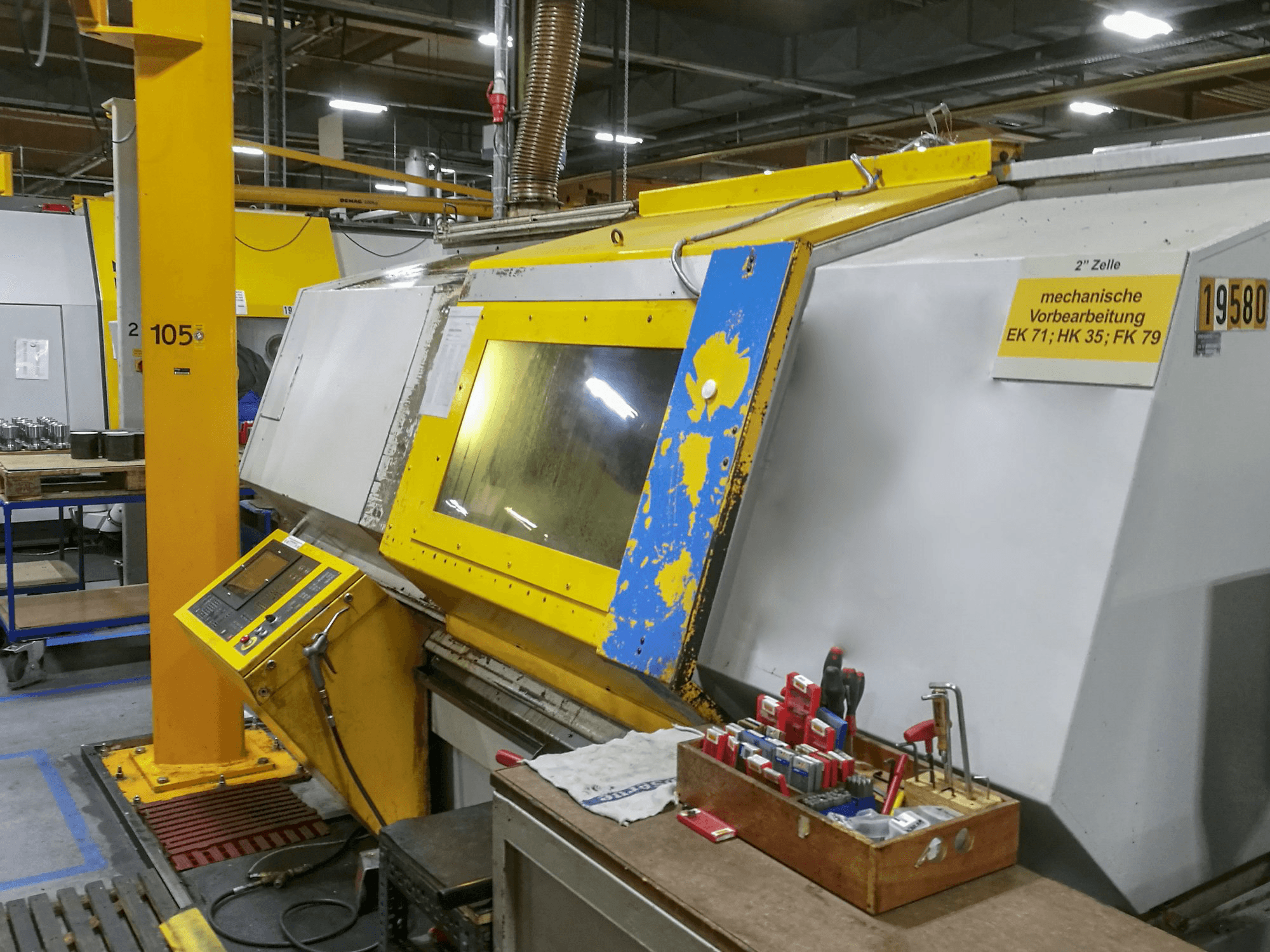 Mašīnas OERLIKON BOEHRINGER VDF 250 C-F skats no labās puses