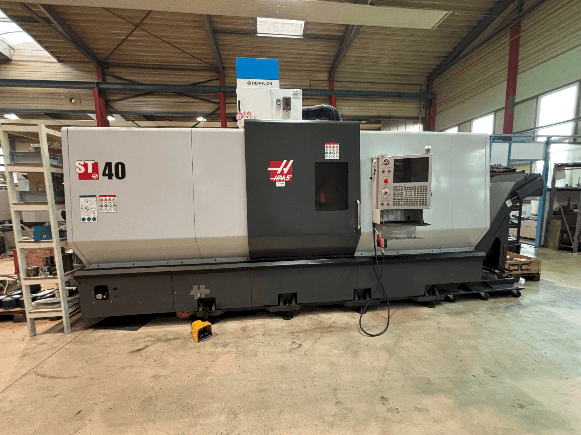 Mašīnas HAAS ST-40 pretskats