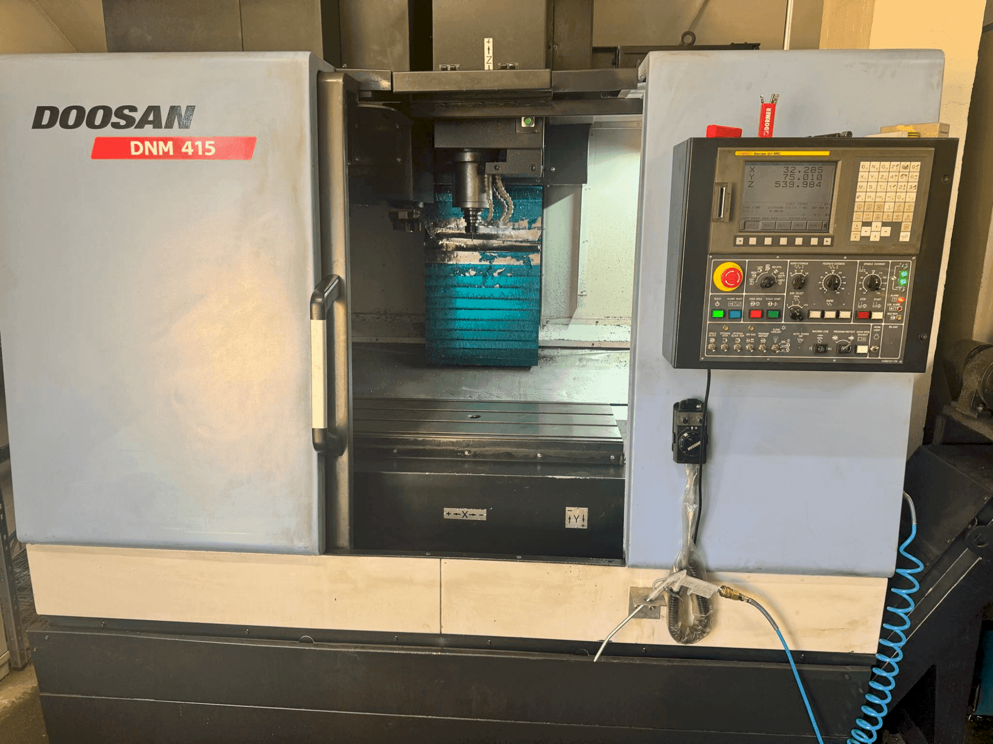Mašīnas DOOSAN DNM 415 pretskats
