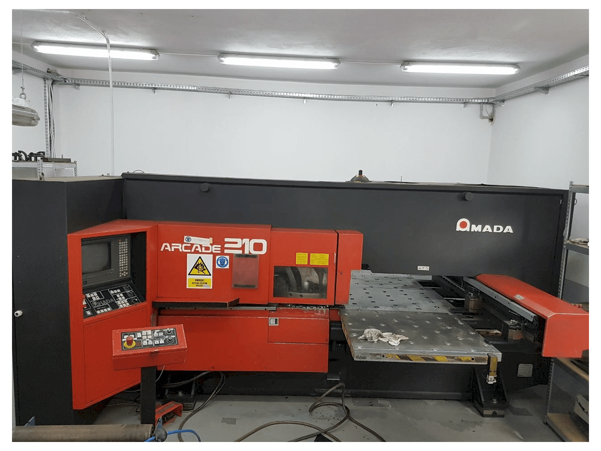 Mašīnas AMADA ARCADE 210 pretskats