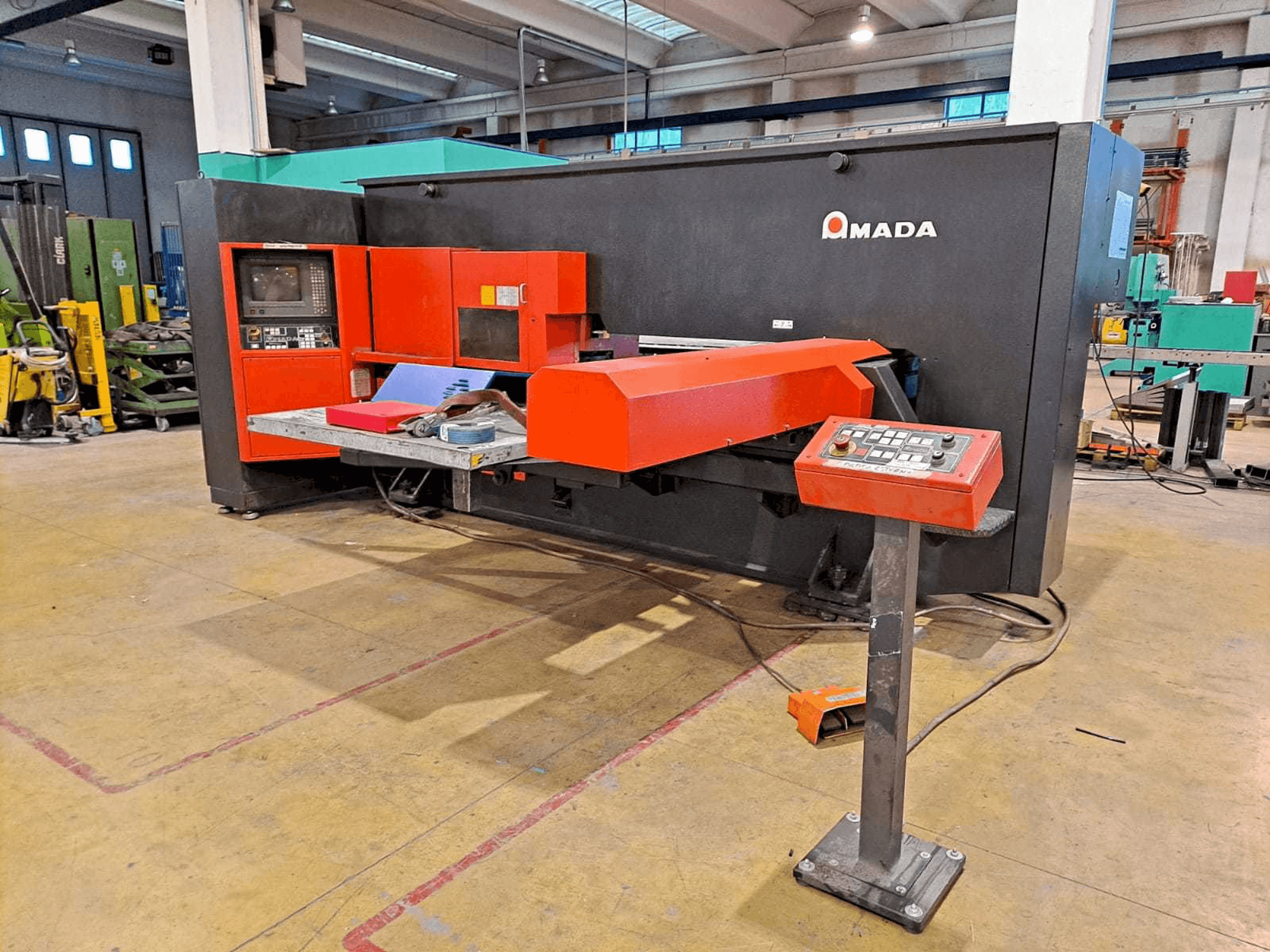 Mašīnas AMADA ARCADE 212 pretskats