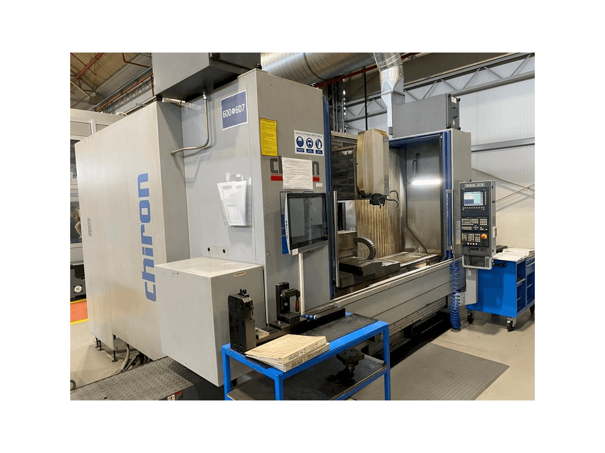 Mašīnas CHIRON MILL 2000 pretskats