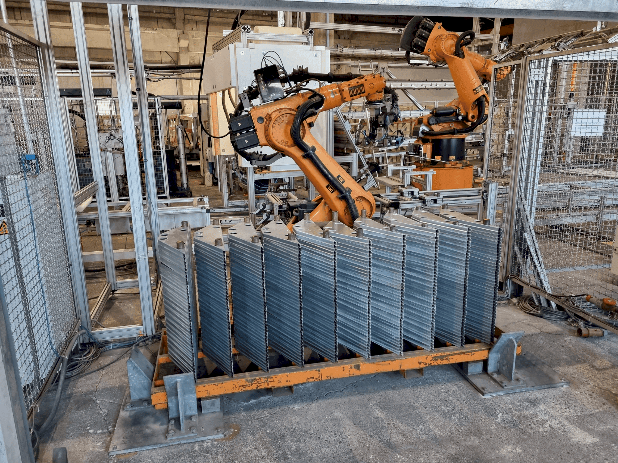 Mašīnas KUKA KR 360 L280-2 pretskats