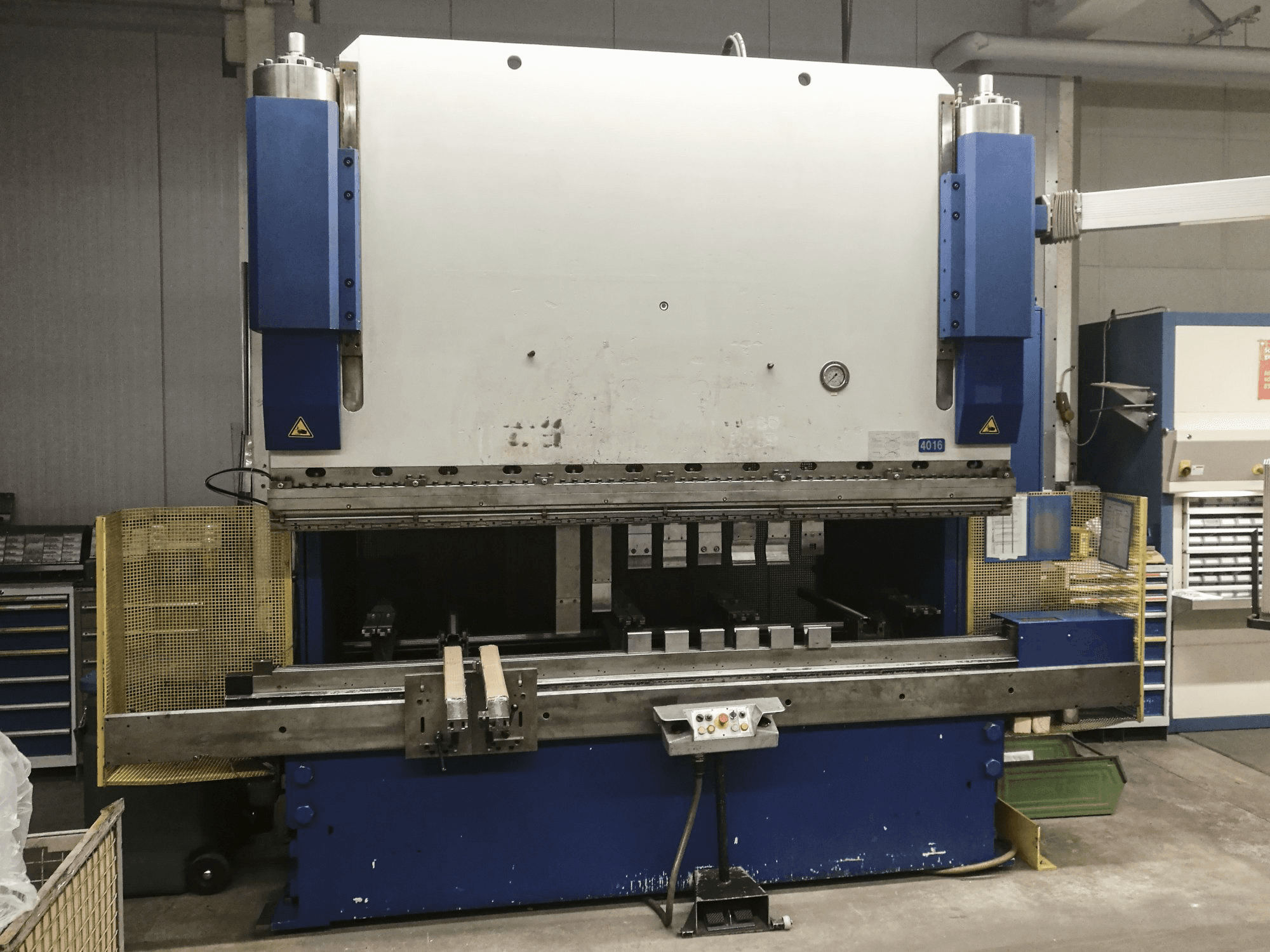 Mašīnas HAEMMERLE AP 200-3100 pretskats