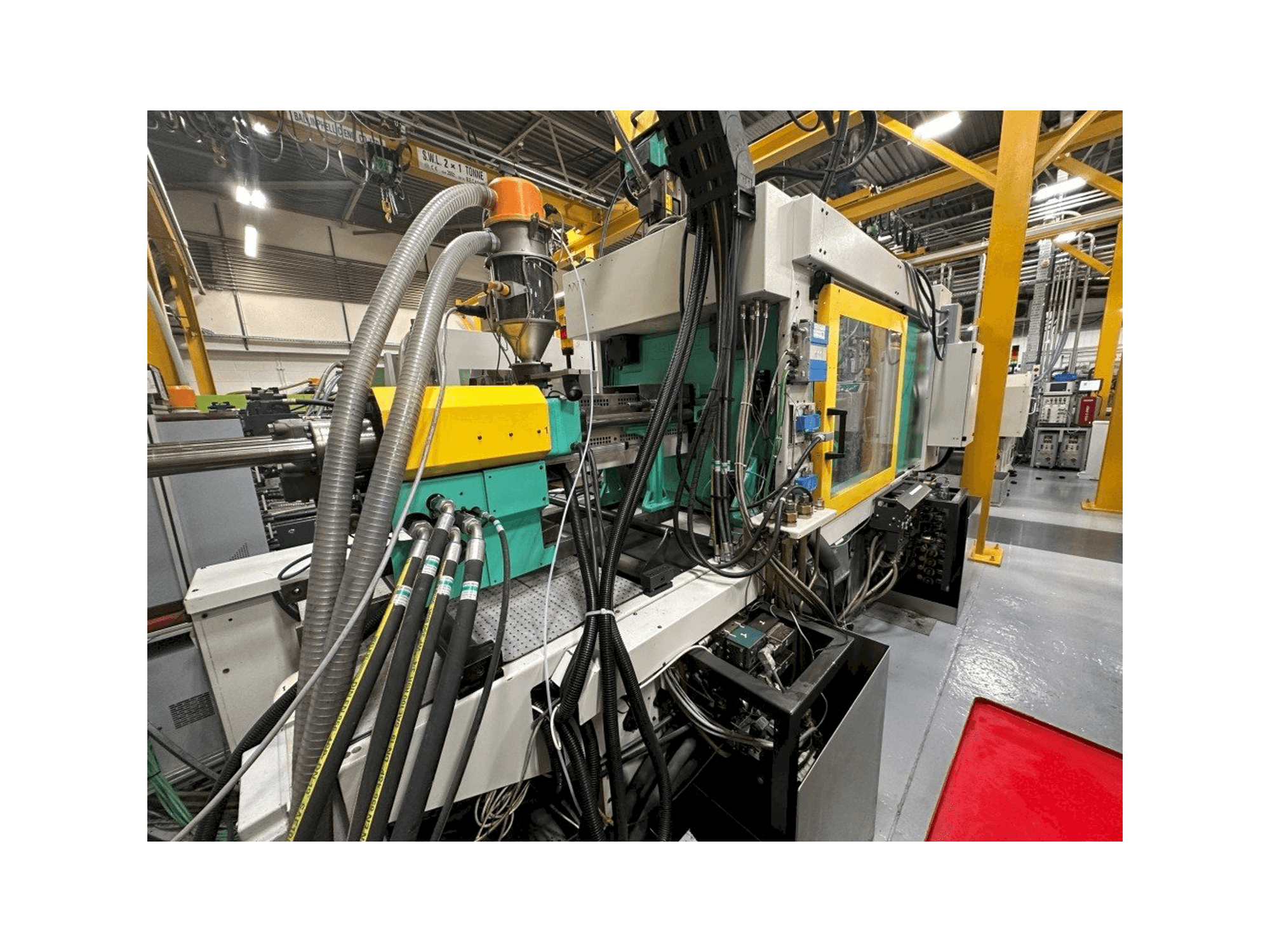 Mašīnas Arburg Allrounder 570C 2000 -350/150 kreisās malas skats