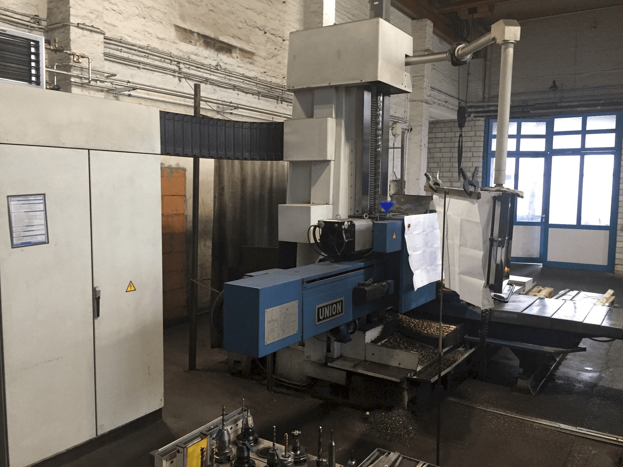 Mašīnas Union BFT 102 kreisās malas skats