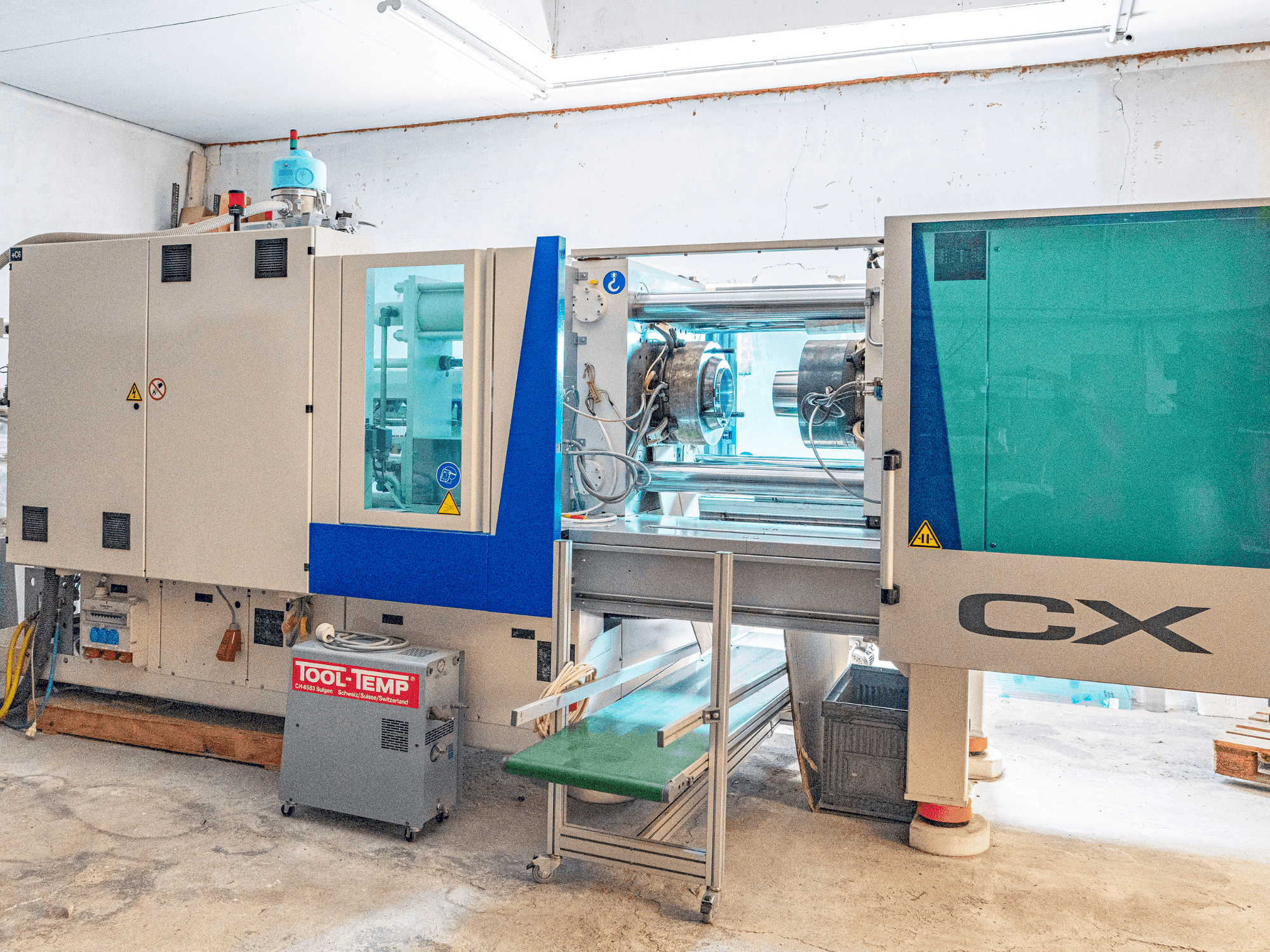 Mašīnas Krauss Maffei KM 200 CX 1400 MC5 pretskats