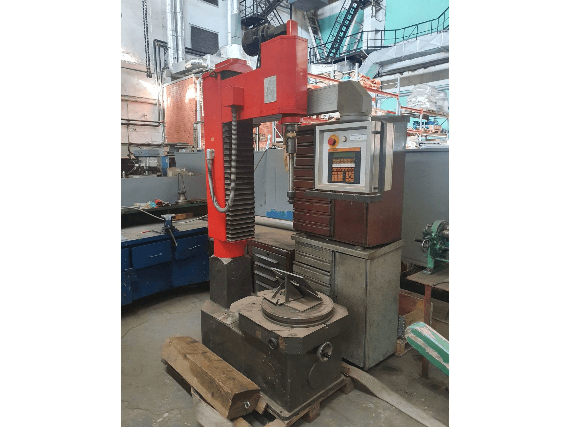 Mašīnas TAUMELUS III N pretskats