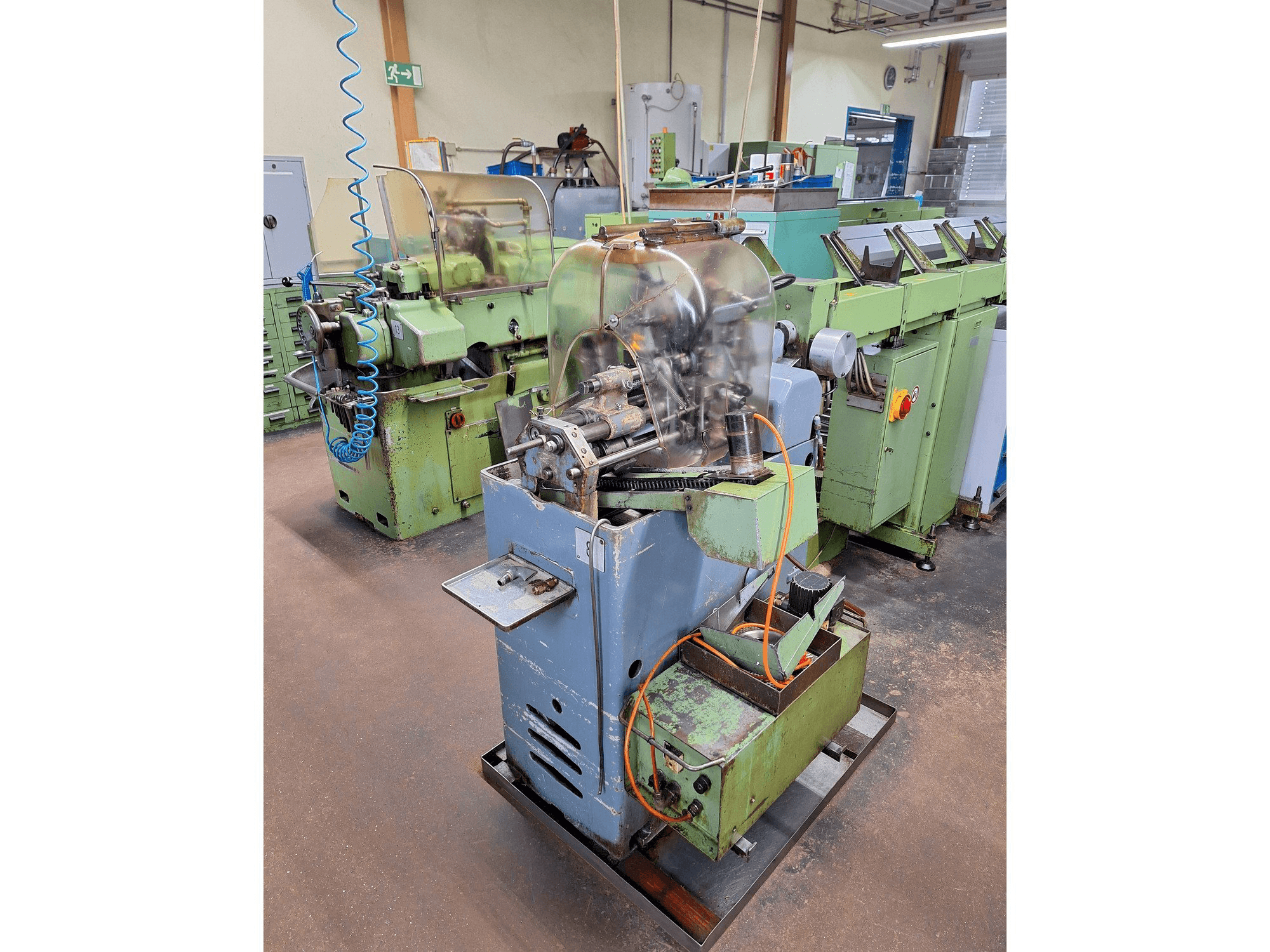 Mašīnas TRAUB A25 kreisās malas skats