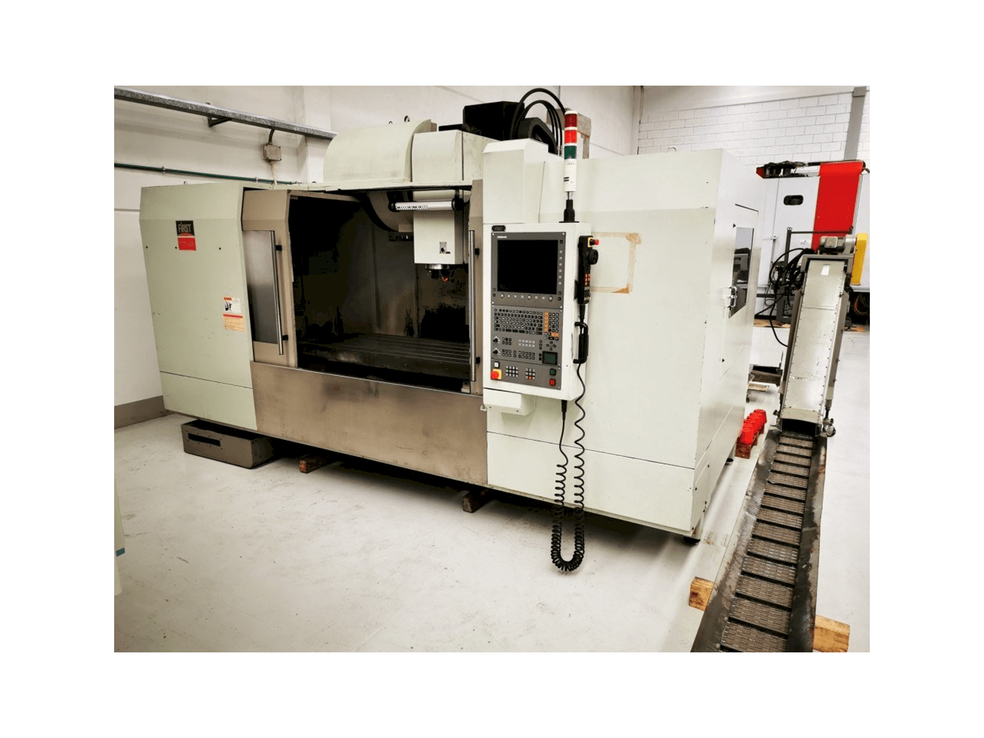 Mašīnas FIRST MCV 1500 pretskats