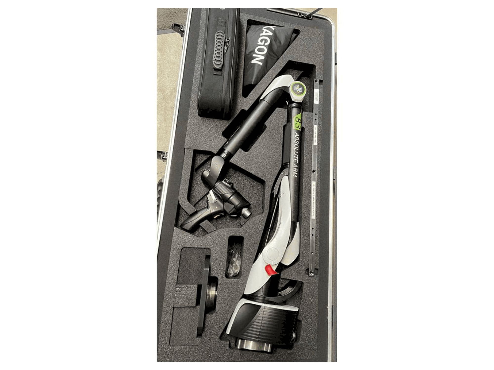 Mašīnas Hexagon RA8 V1 pretskats