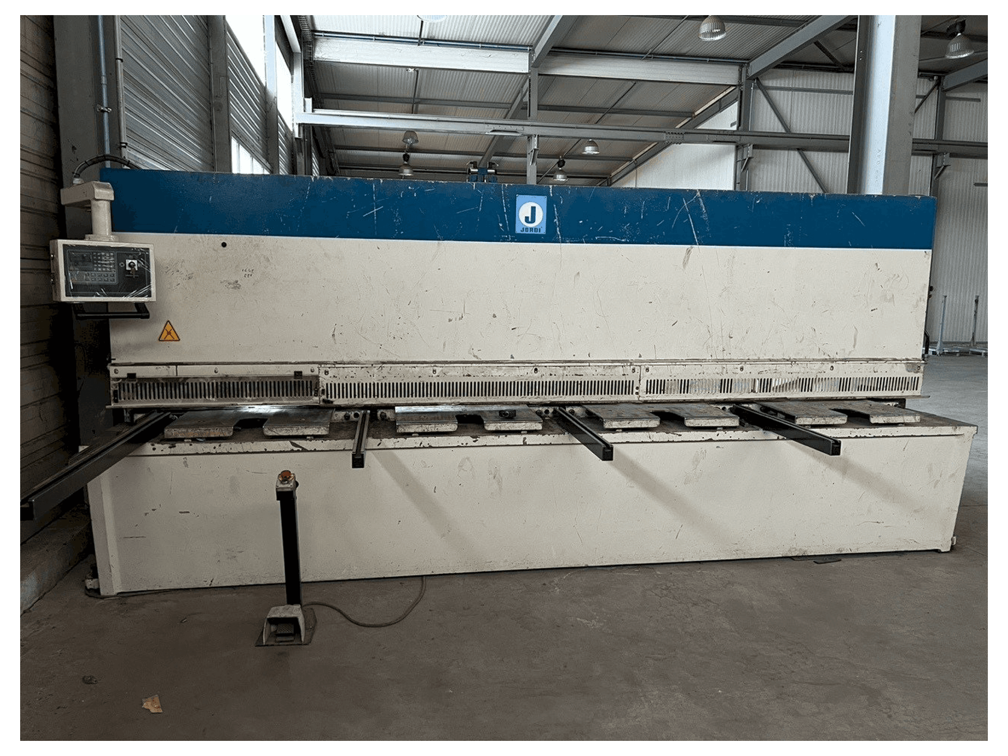 Mašīnas JORDI CH 413 pretskats