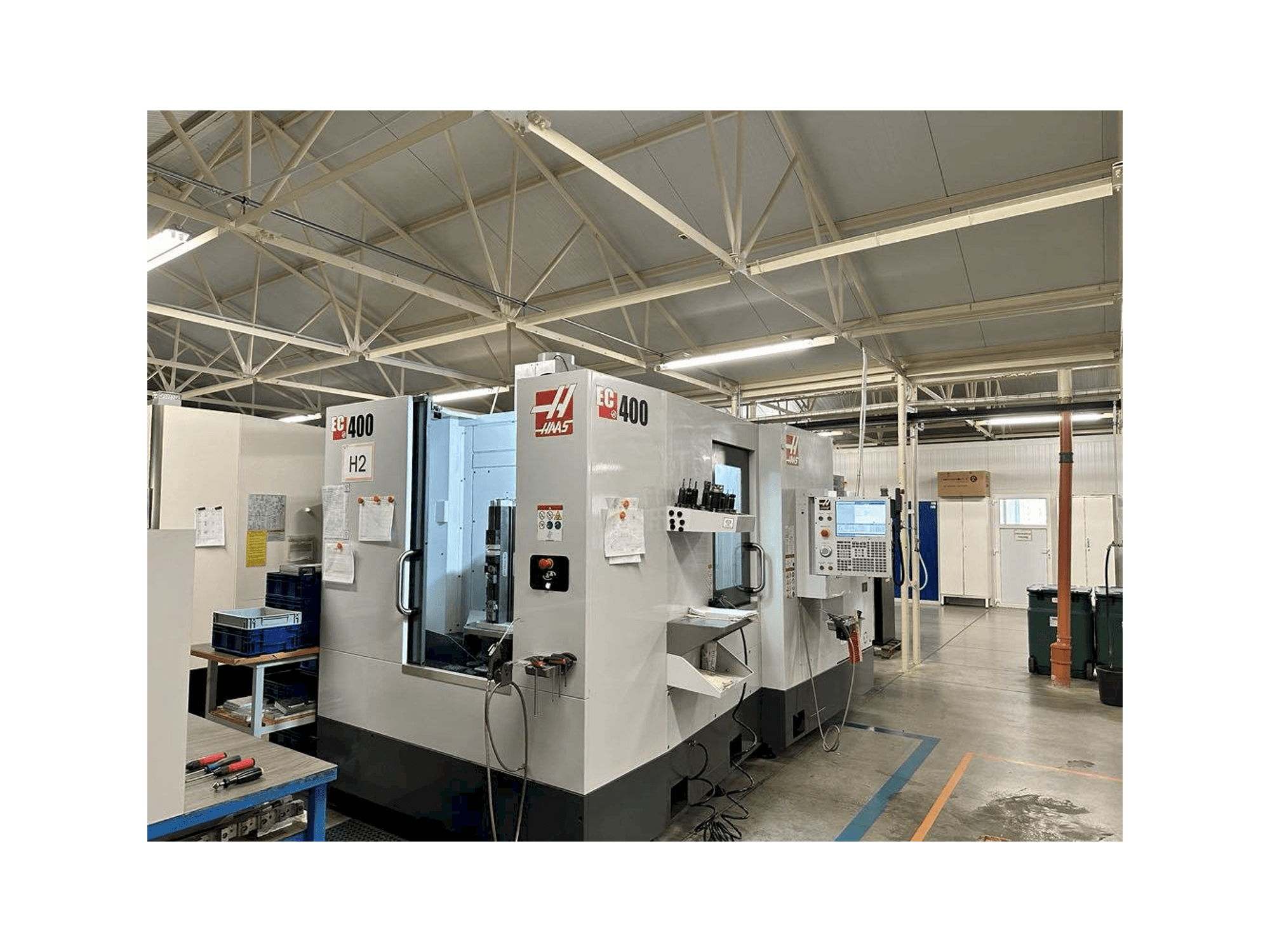 Mašīnas HAAS EC-400 pretskats