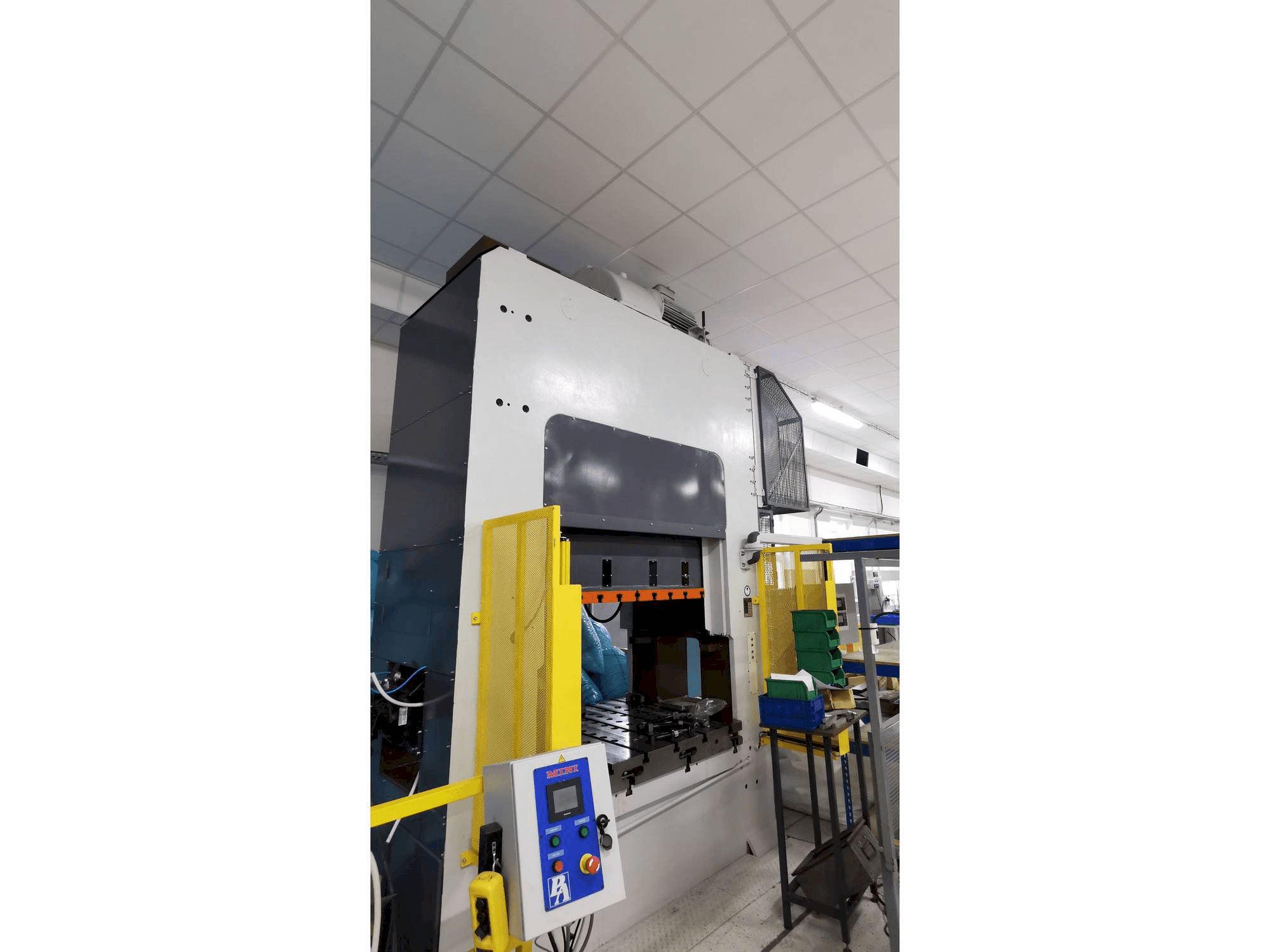 Mašīnas SMERAL LKT 250D pretskats