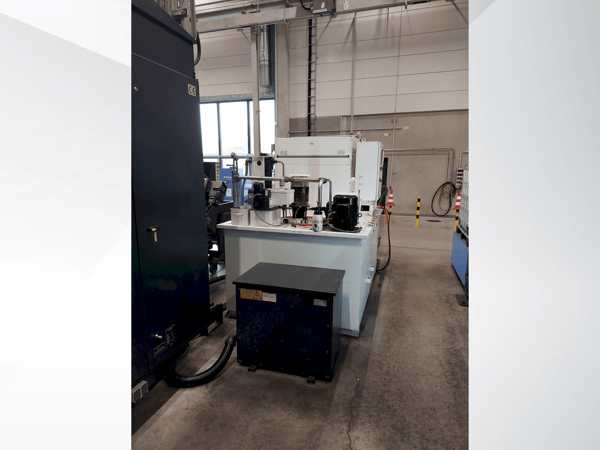 Mašīnas Makino a81 sānskats