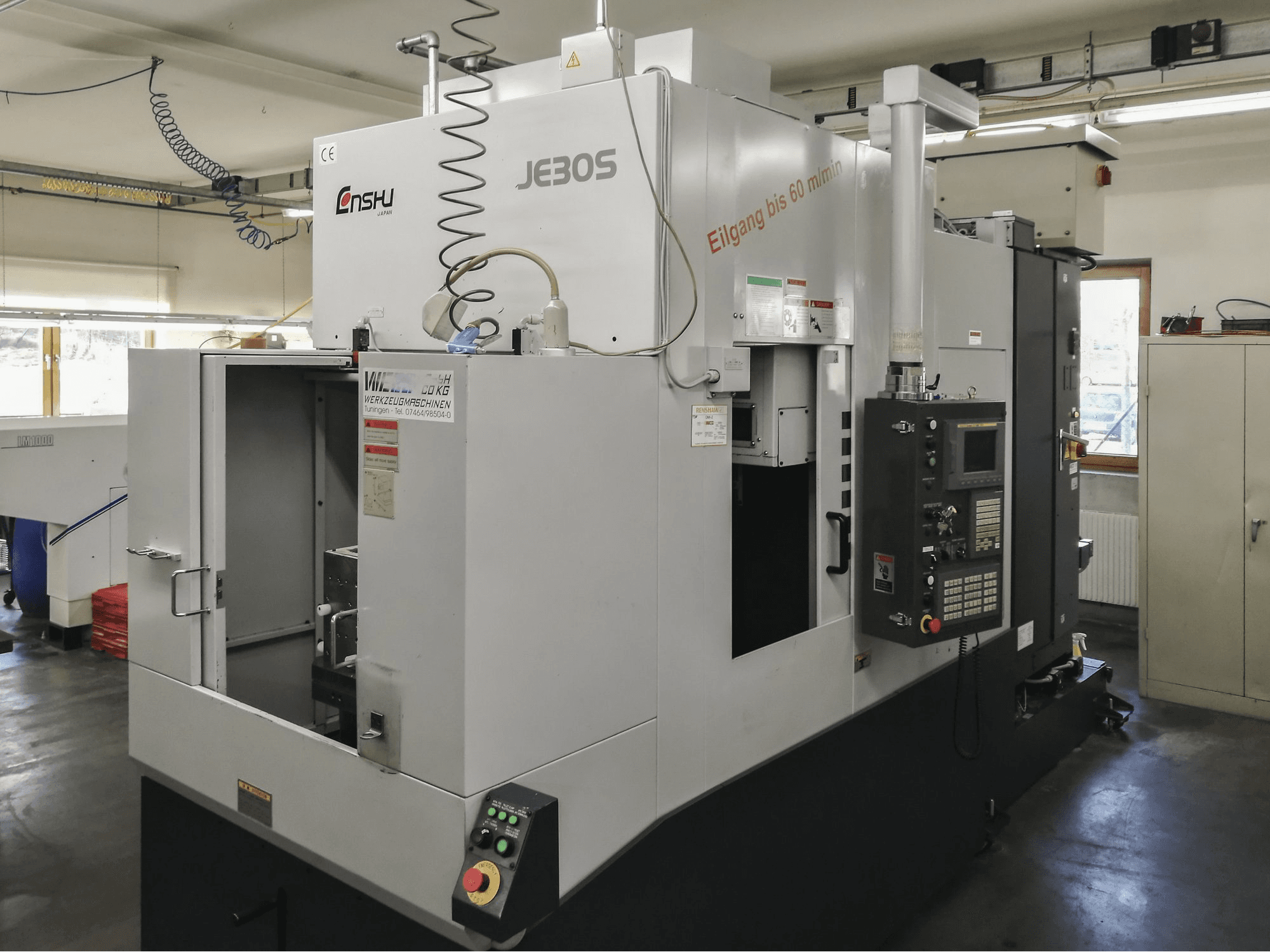 Mašīnas Enshu JE30S skats no labās puses