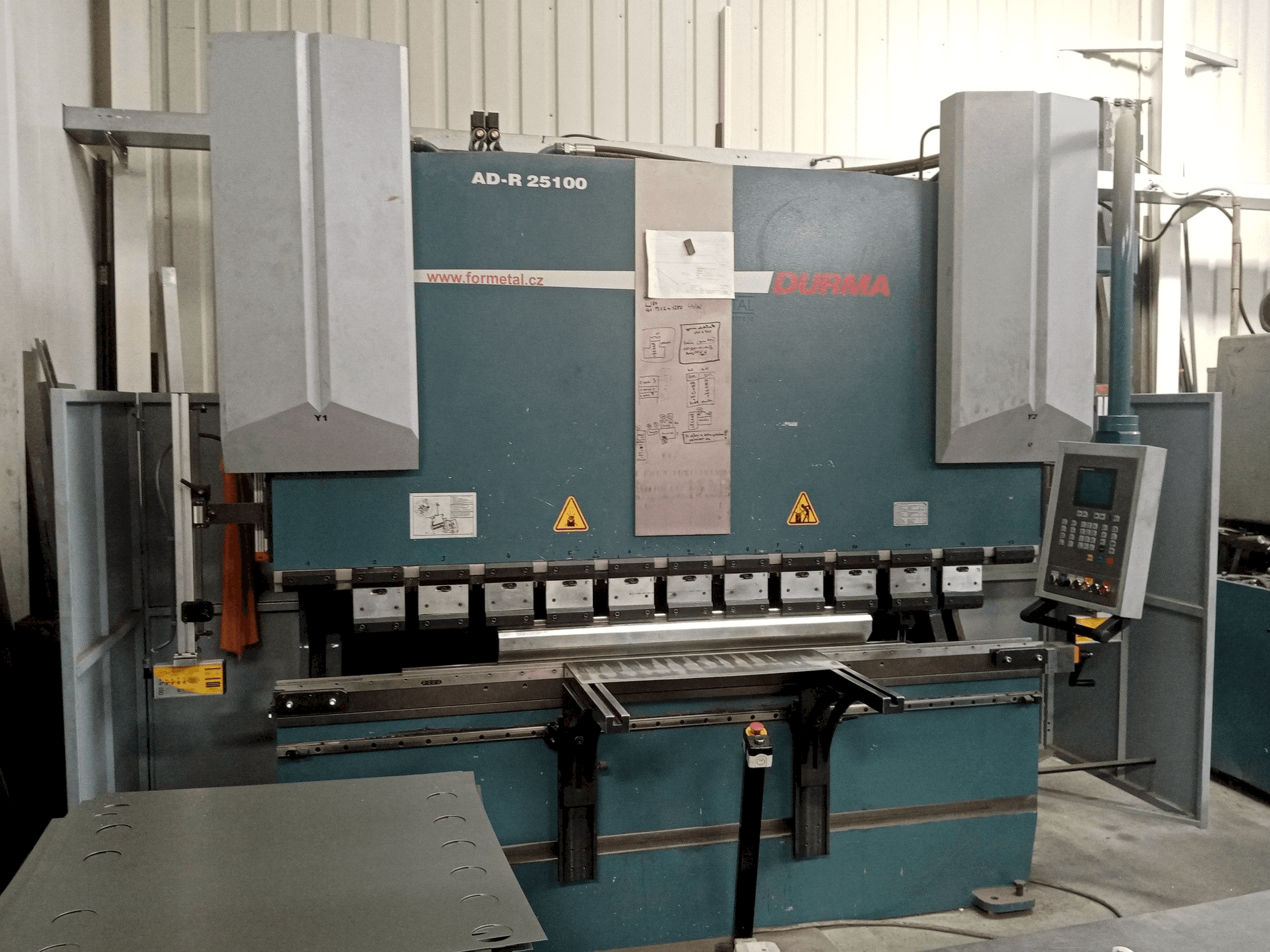 Mašīnas Durma AD-R 25100 pretskats