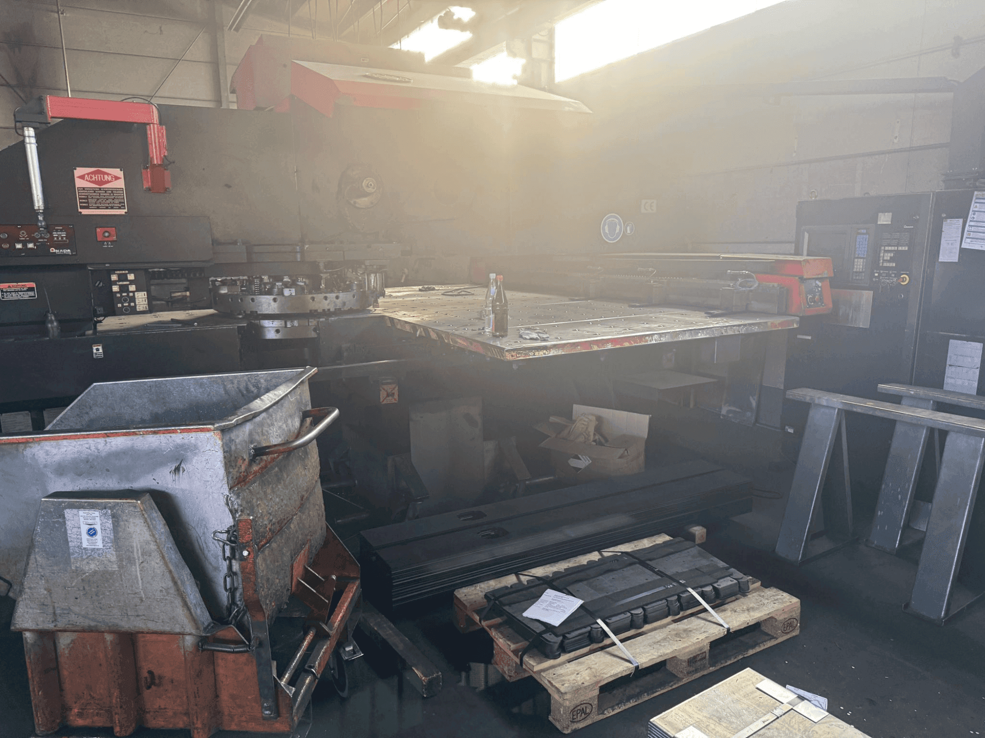 Mašīnas AMADA PEGA 306072 2000MM pretskats