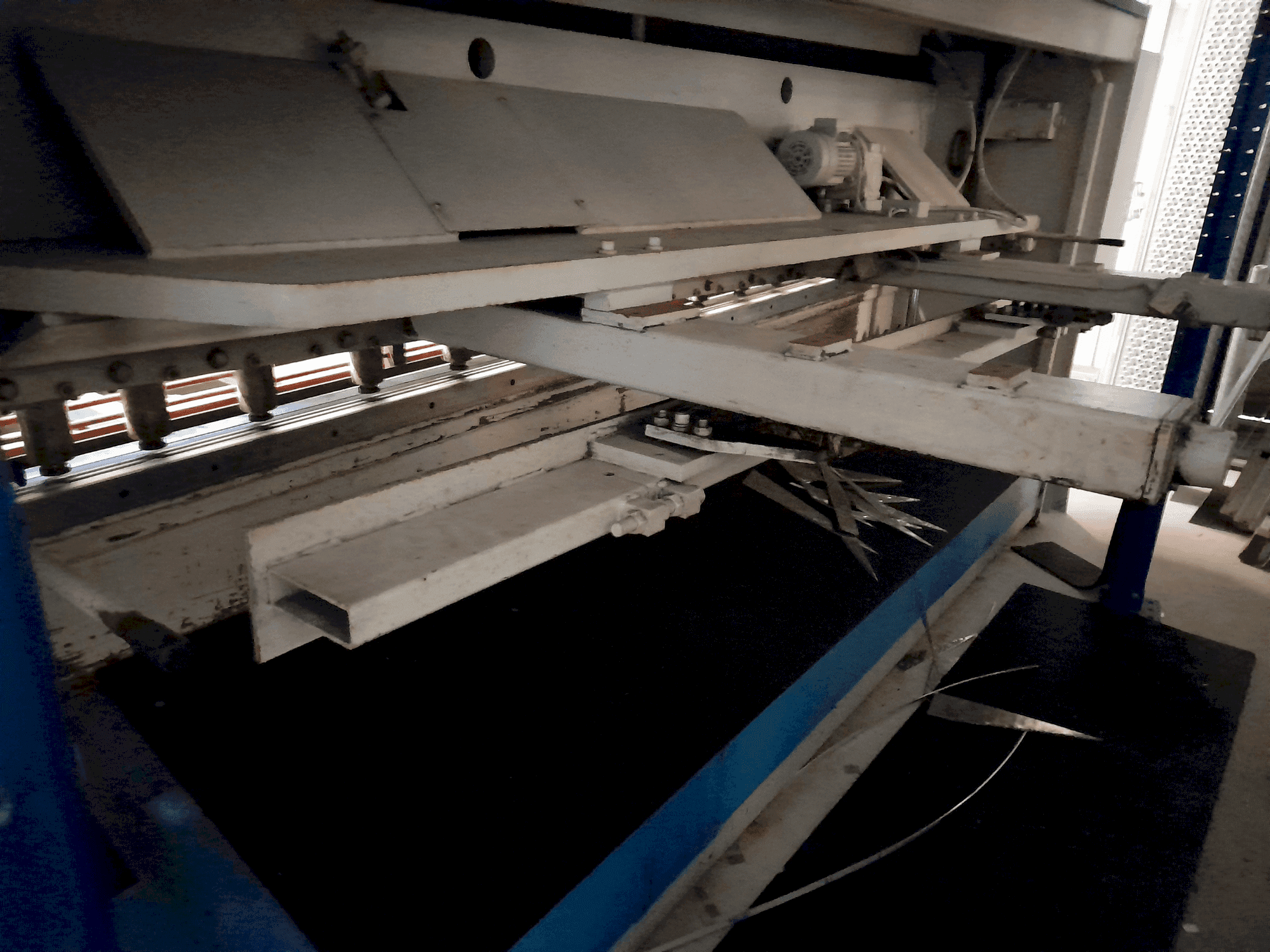 Mašīnas LVD HST 25/6 pretskats