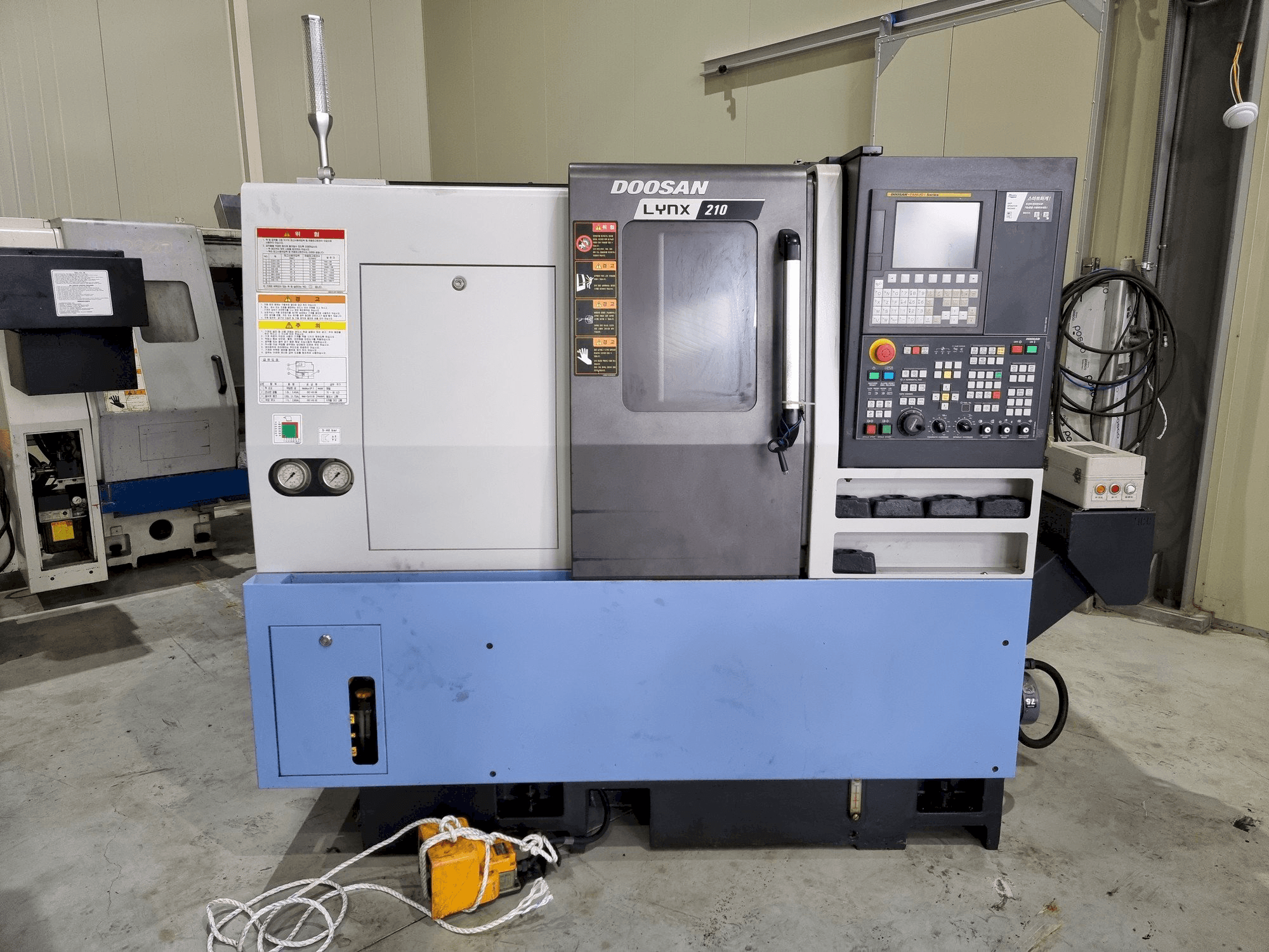 Mašīnas Doosan LYNX 210 pretskats