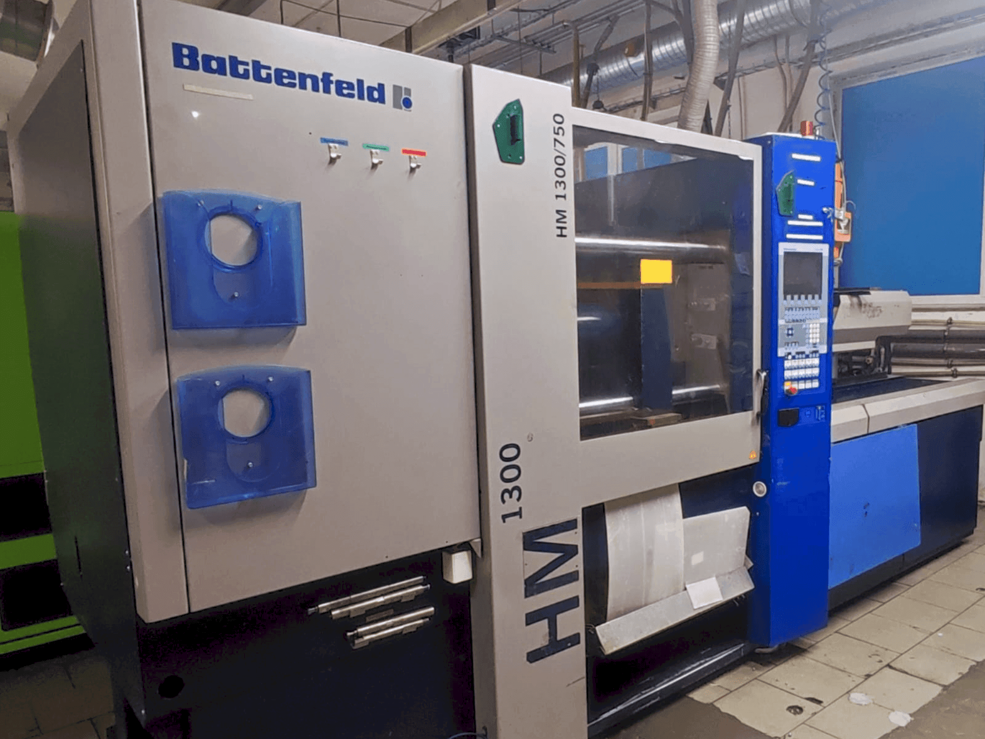 Mašīnas Battenfeld HM 1300/750 pretskats